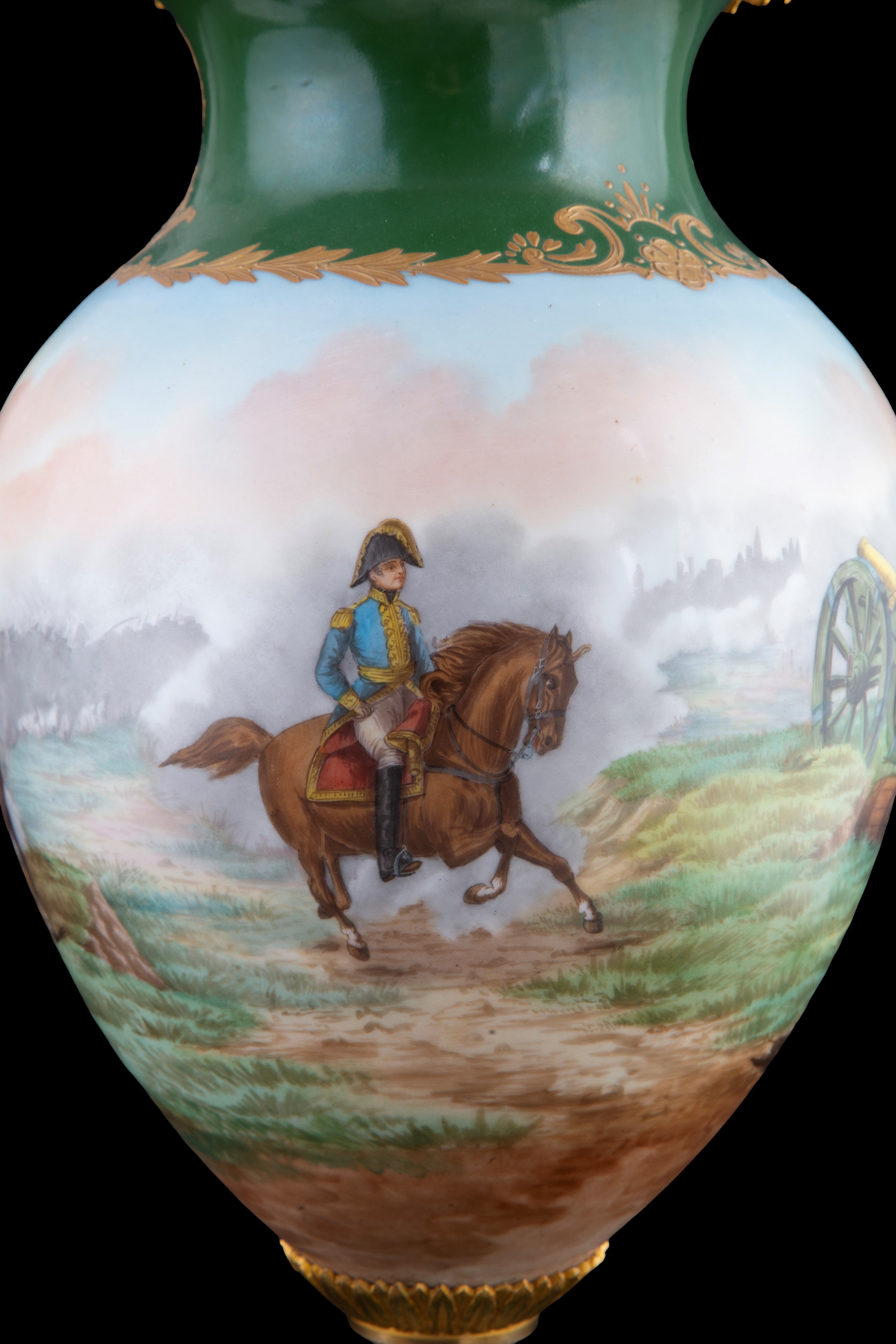 Manifattura di Sèvres, Vaso in porcellana con guarnizioni in bronzo dorato