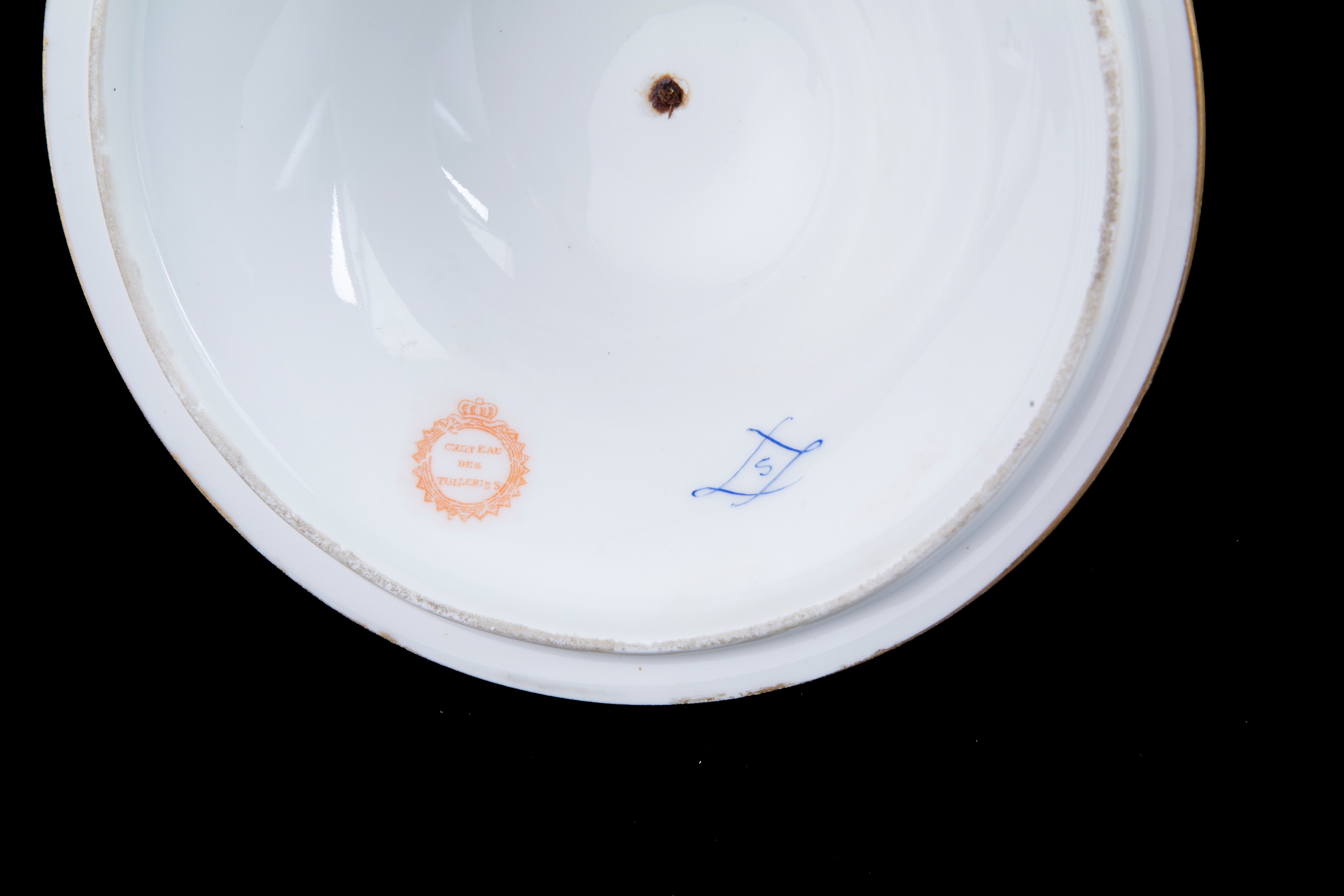 Manifattura di Sèvres, Vaso in porcellana con guarnizioni in bronzo dorato