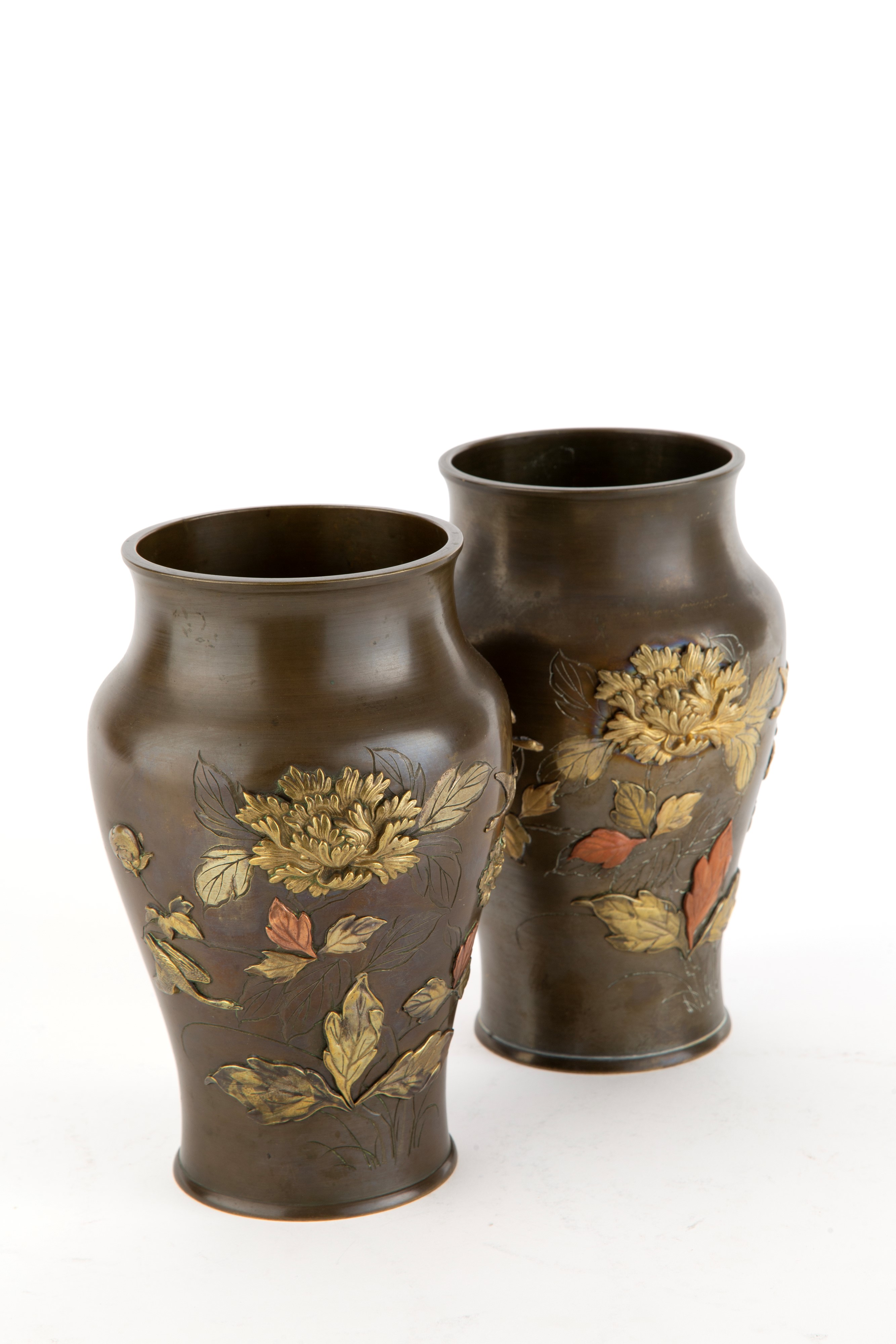 Coppia di vasi in bronzo