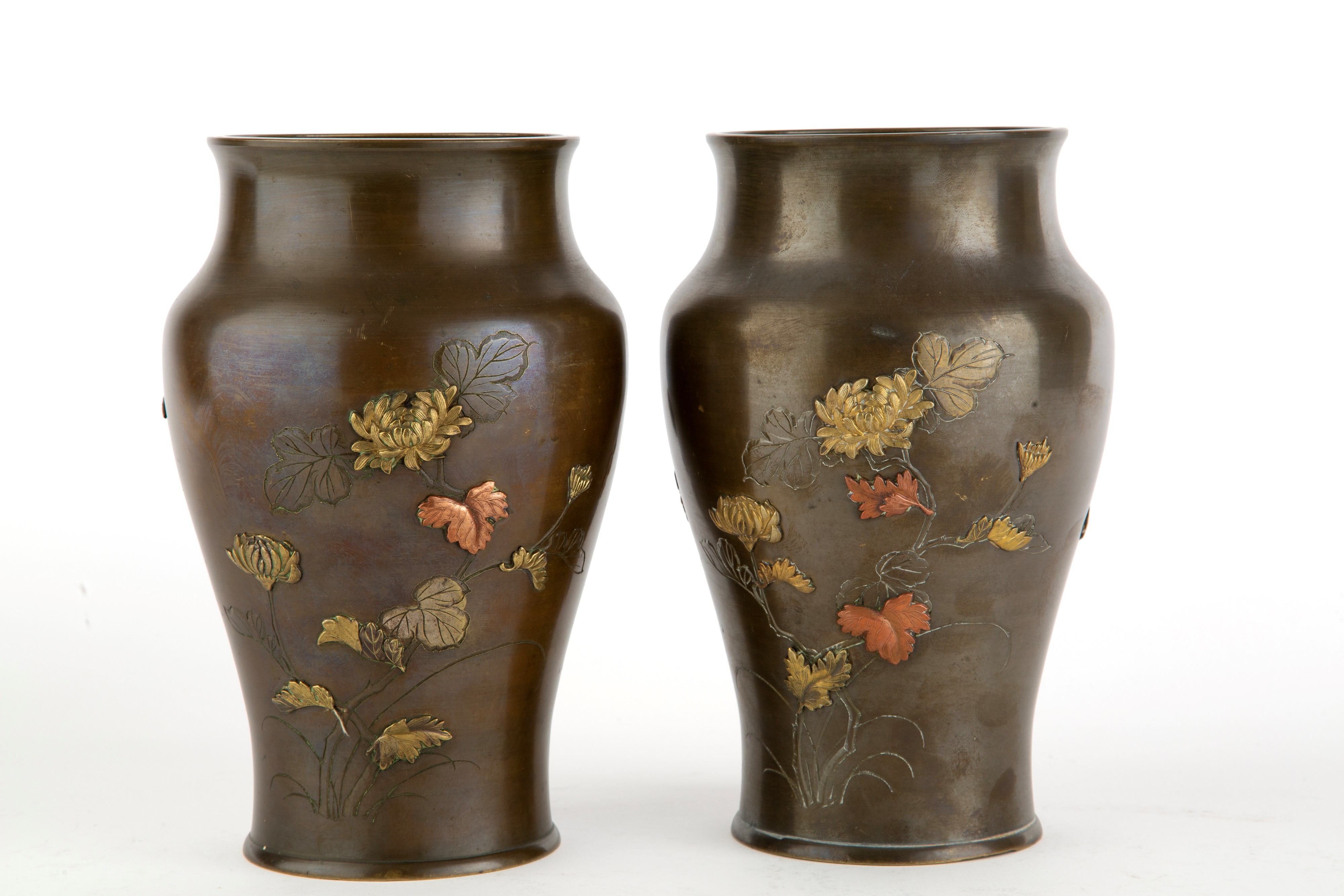 Coppia di vasi in bronzo