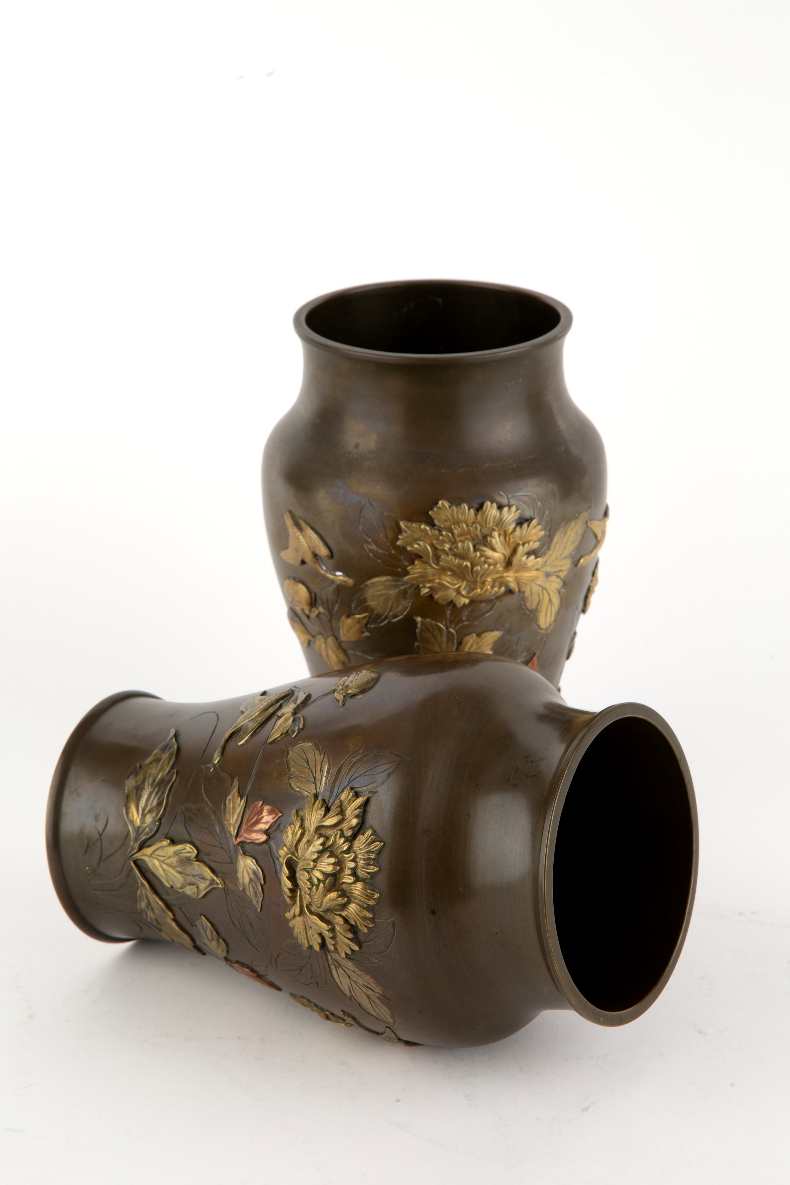 Coppia di vasi in bronzo