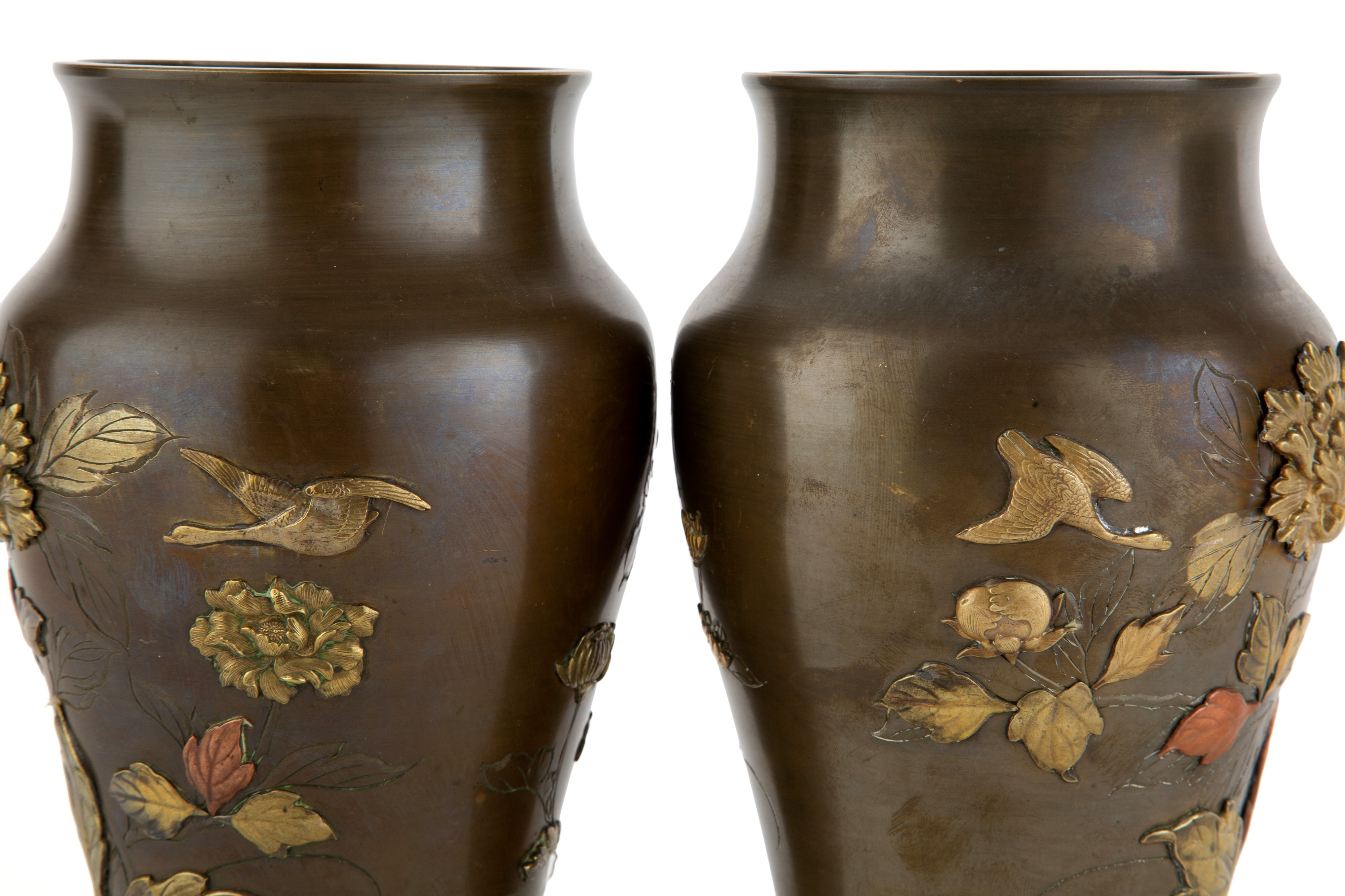 Coppia di vasi in bronzo