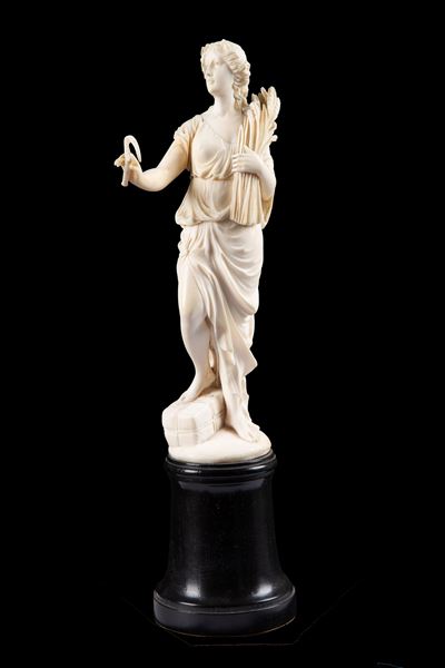 Scultura in Avorio "estate"