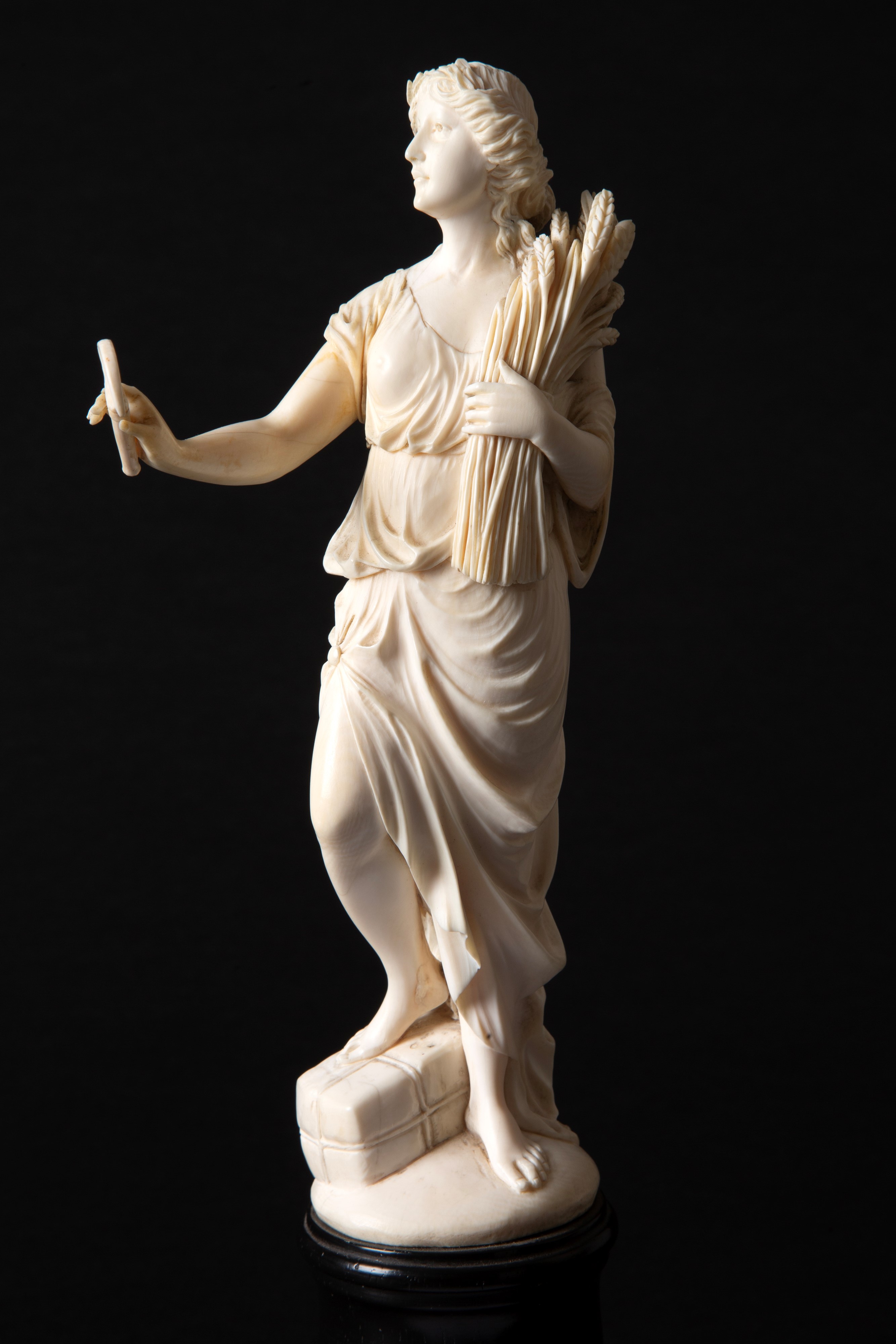 Scultura in Avorio "estate"