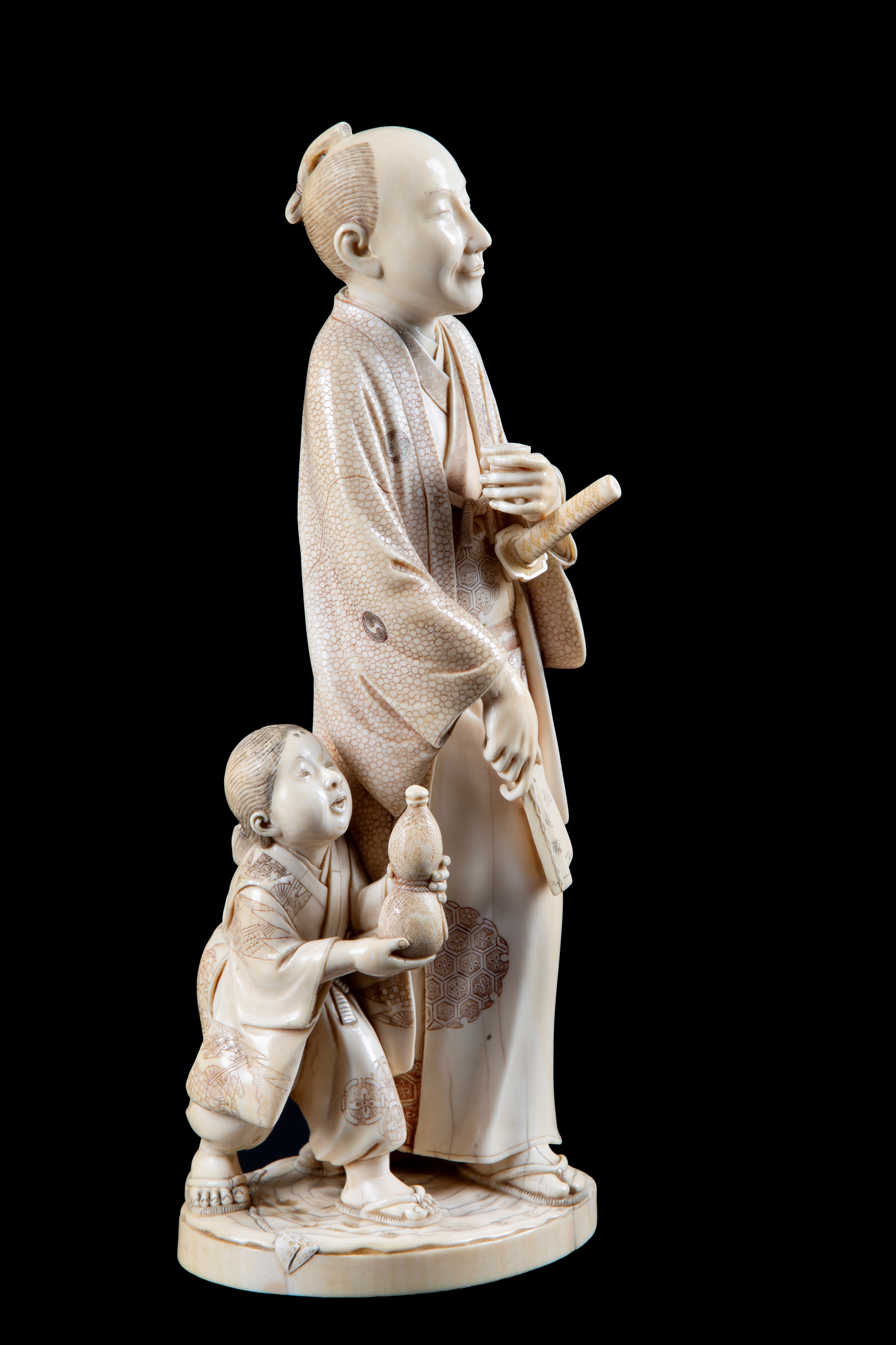 Okimono in avorio "SAMURAI CON BAMBINO"