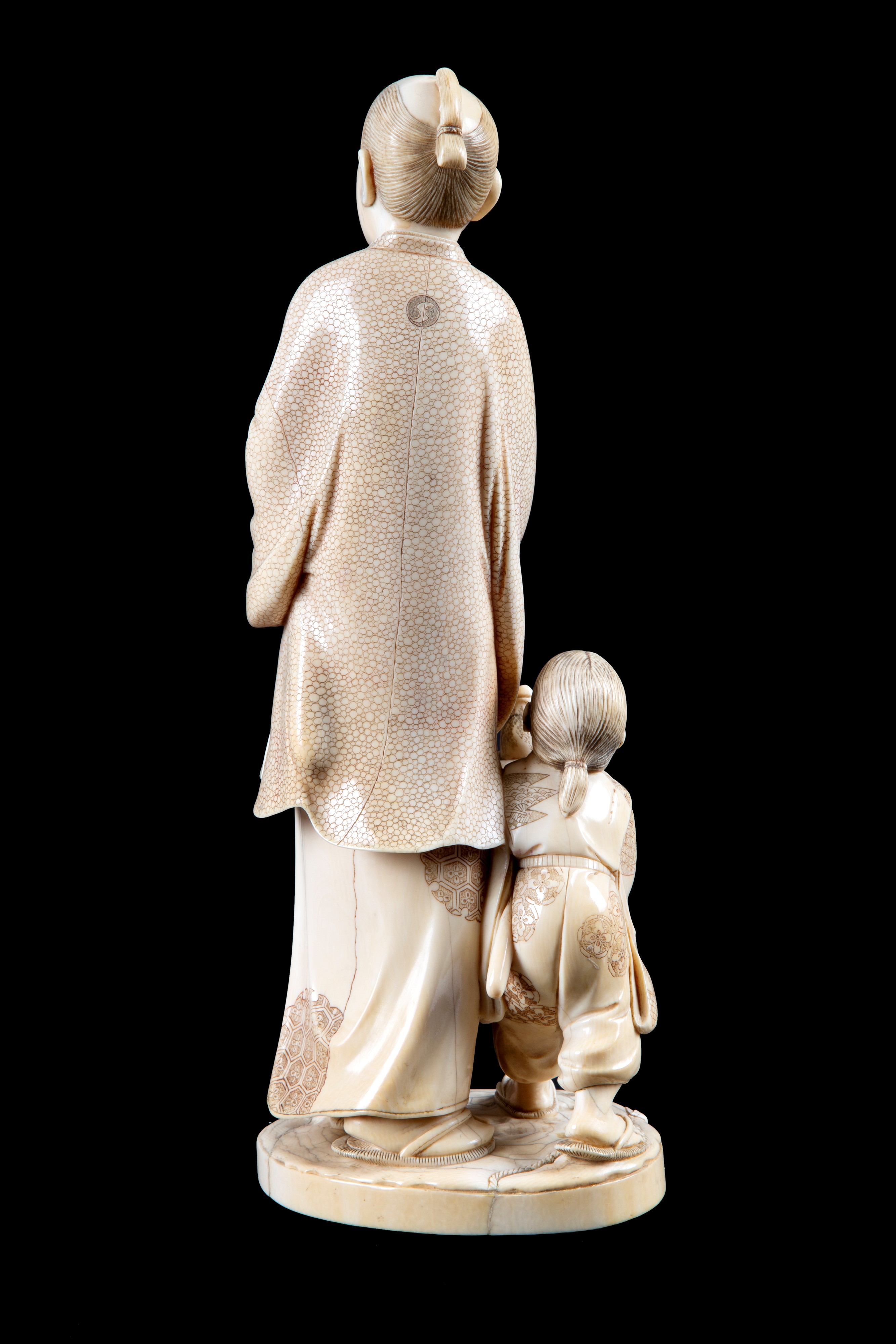 Okimono in avorio "SAMURAI CON BAMBINO"