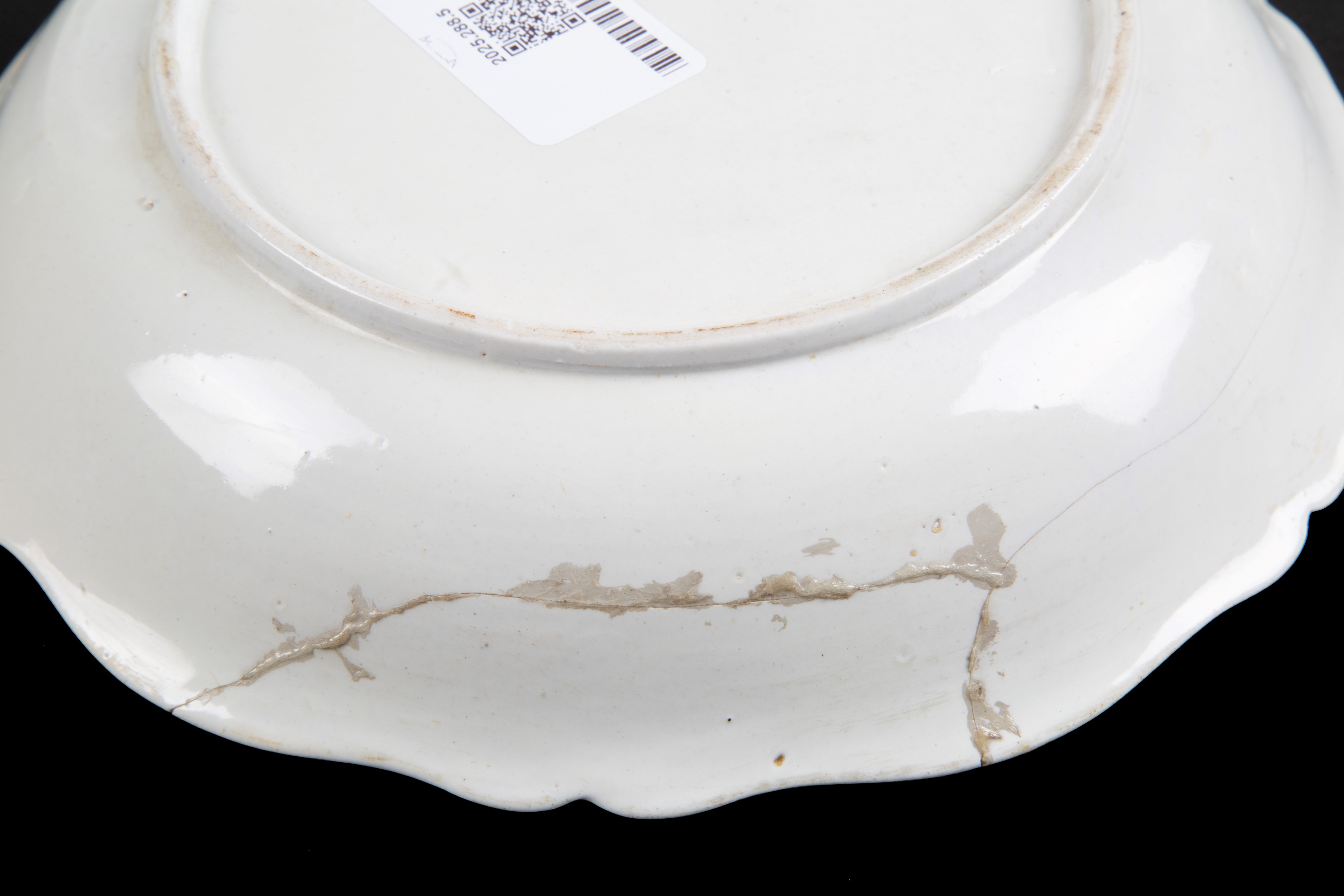 Sei piatti in porcellana dipinta. DOCCIA