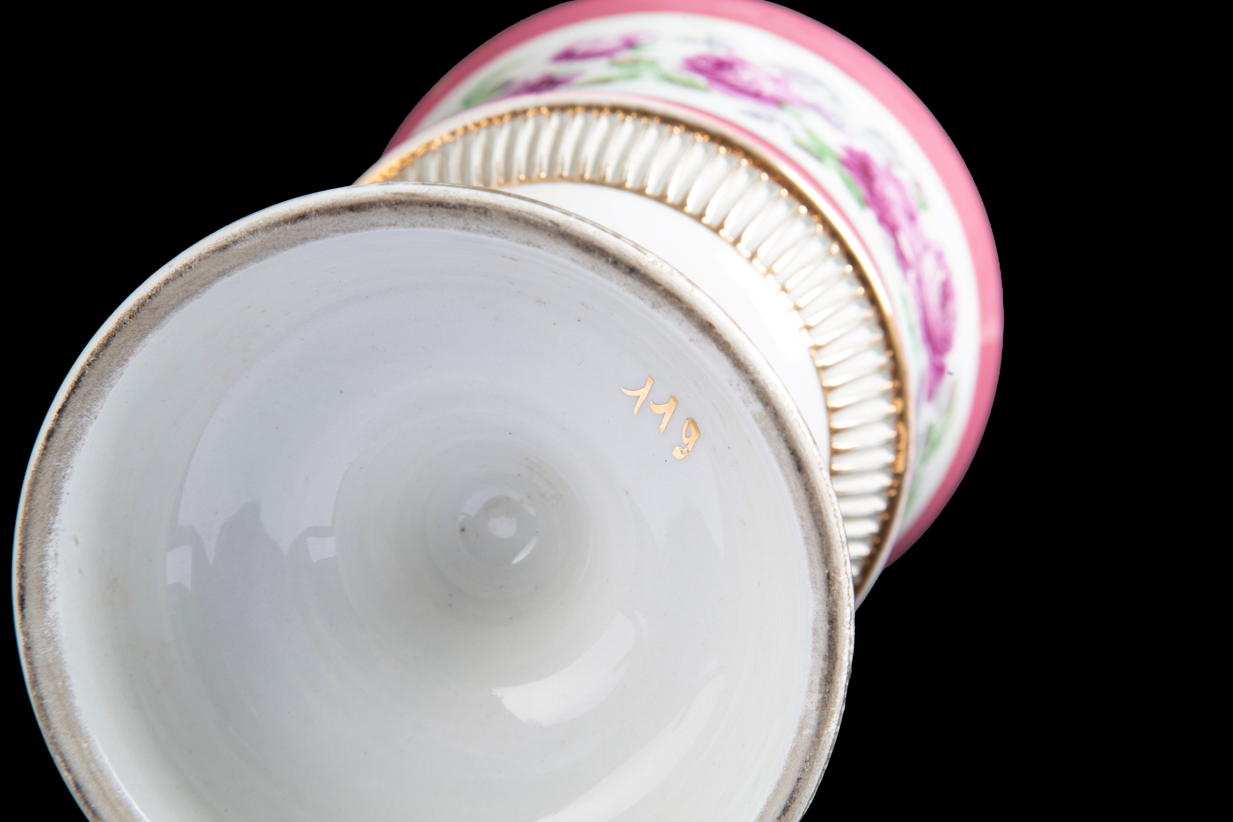 Vaso con coperchio in ceramica