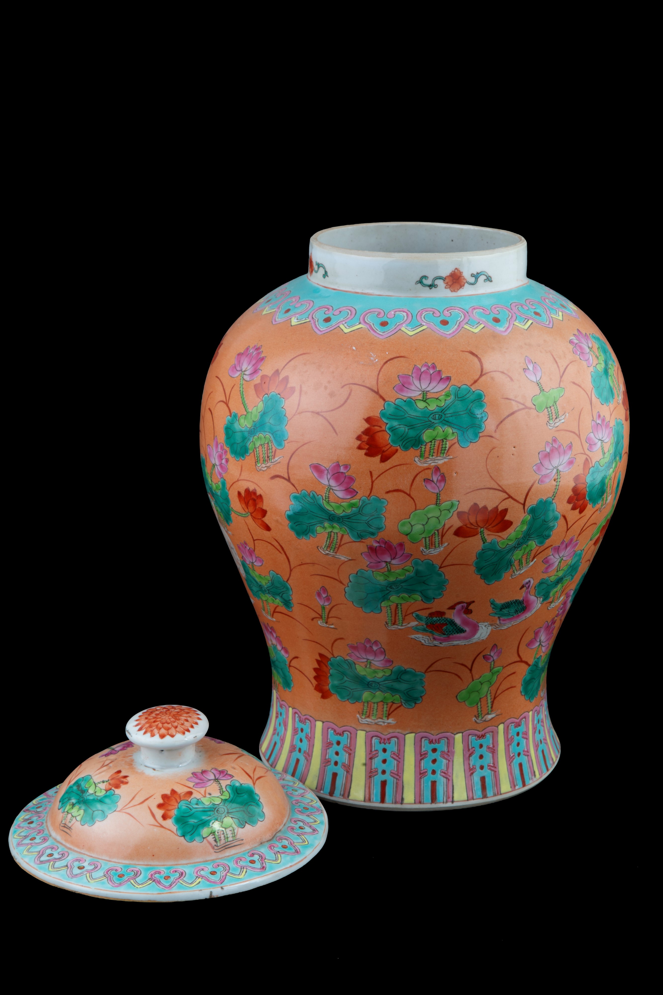 Due potiche in porcellana