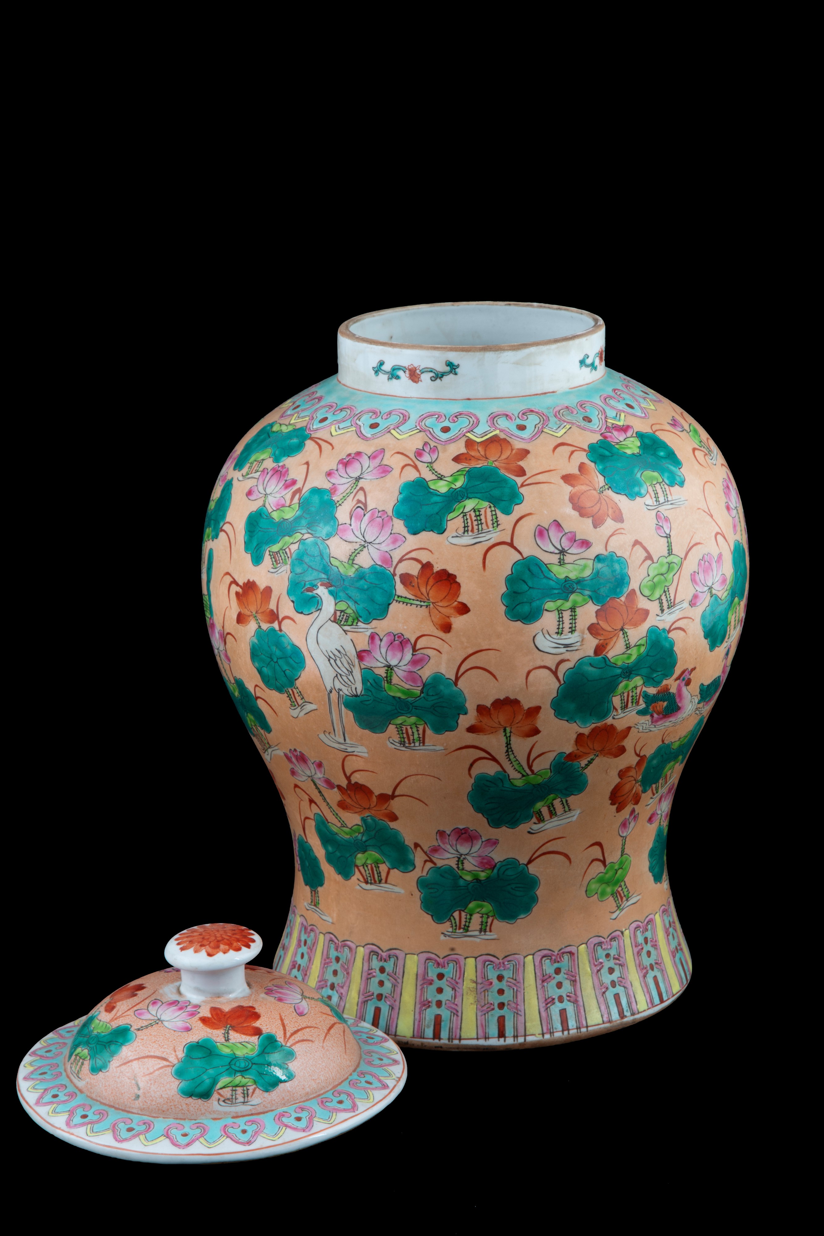 Due potiche in porcellana