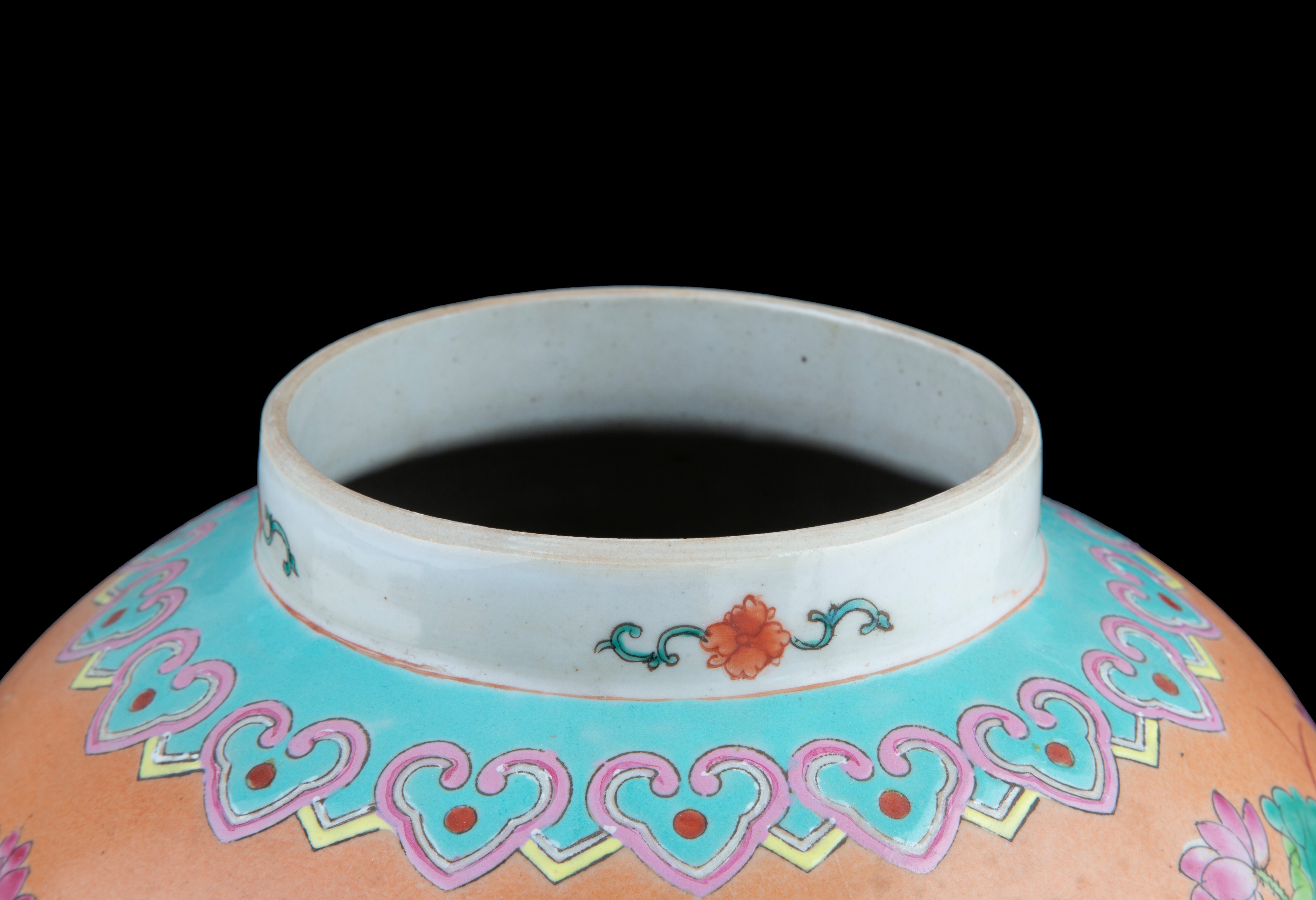 Due potiche in porcellana