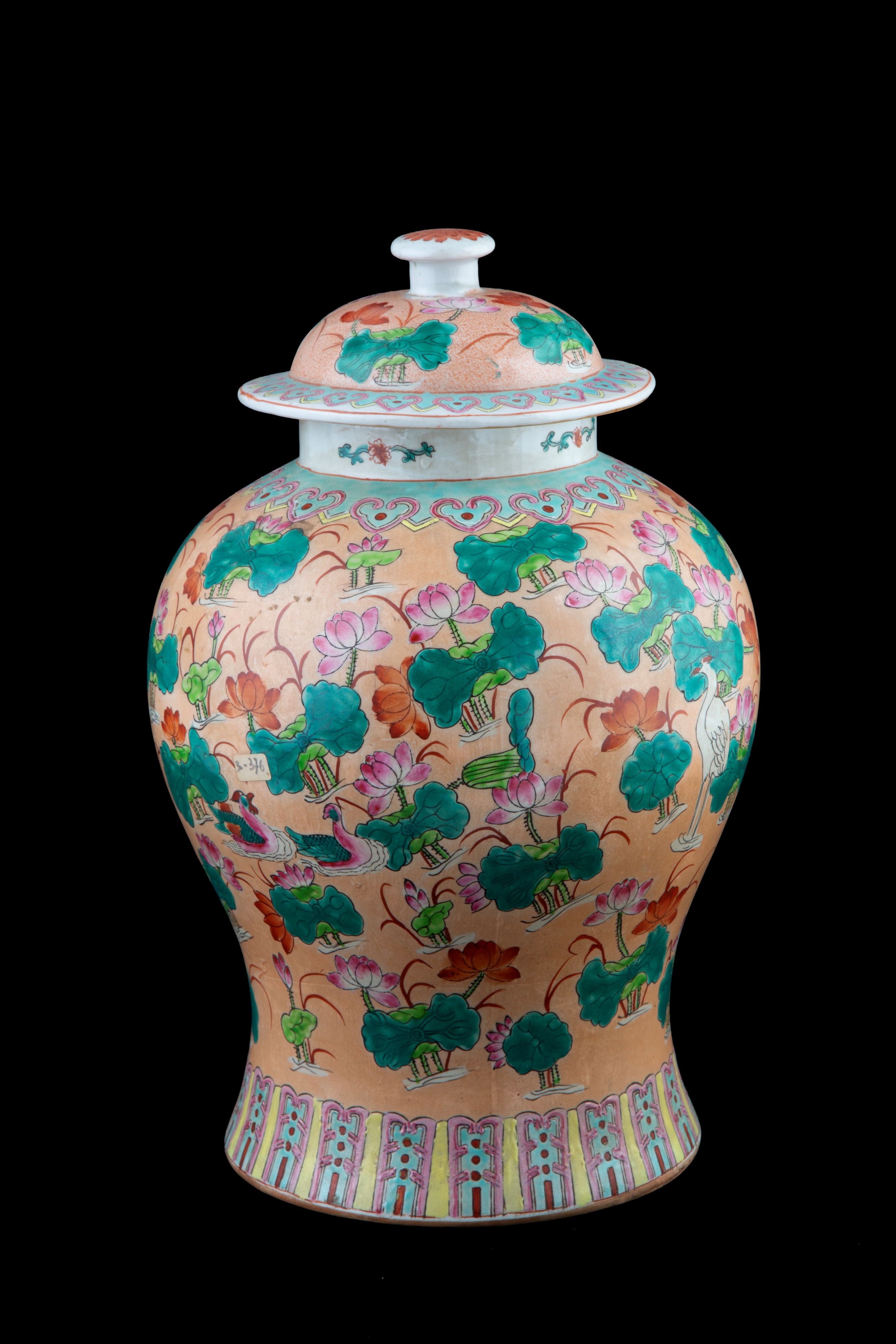 Due potiche in porcellana