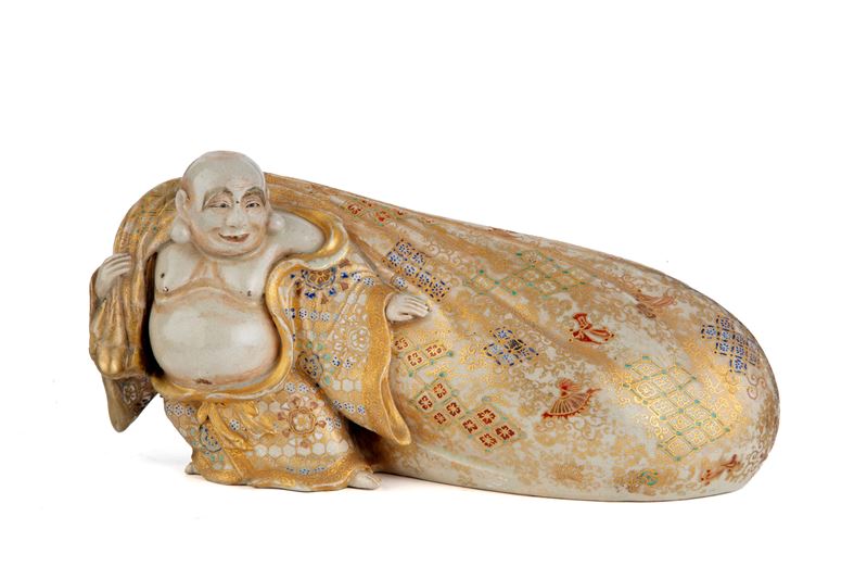 Scultura in porcellana Satsuma "HOTEI CON SACCO"