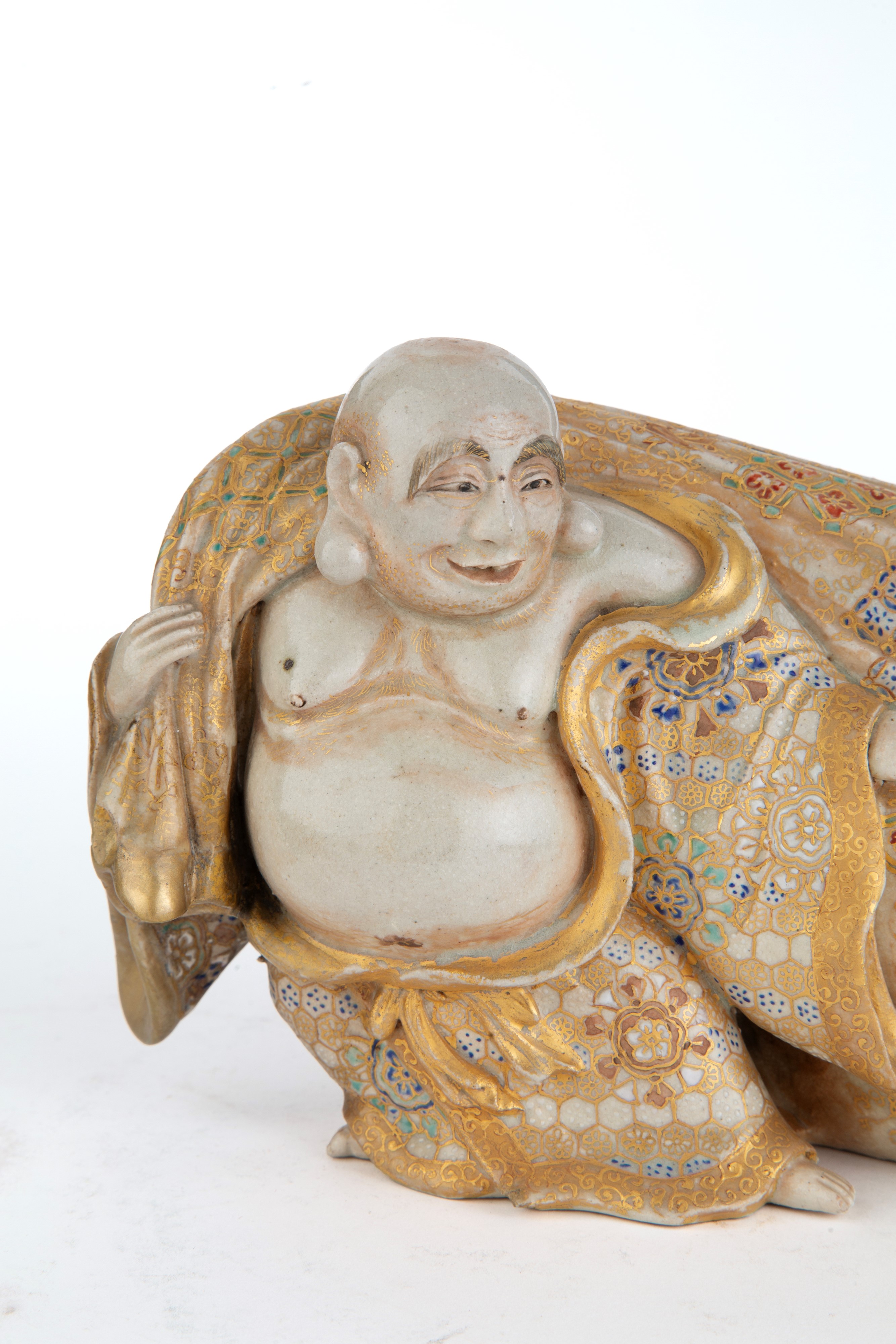 Scultura in porcellana Satsuma "HOTEI CON SACCO"