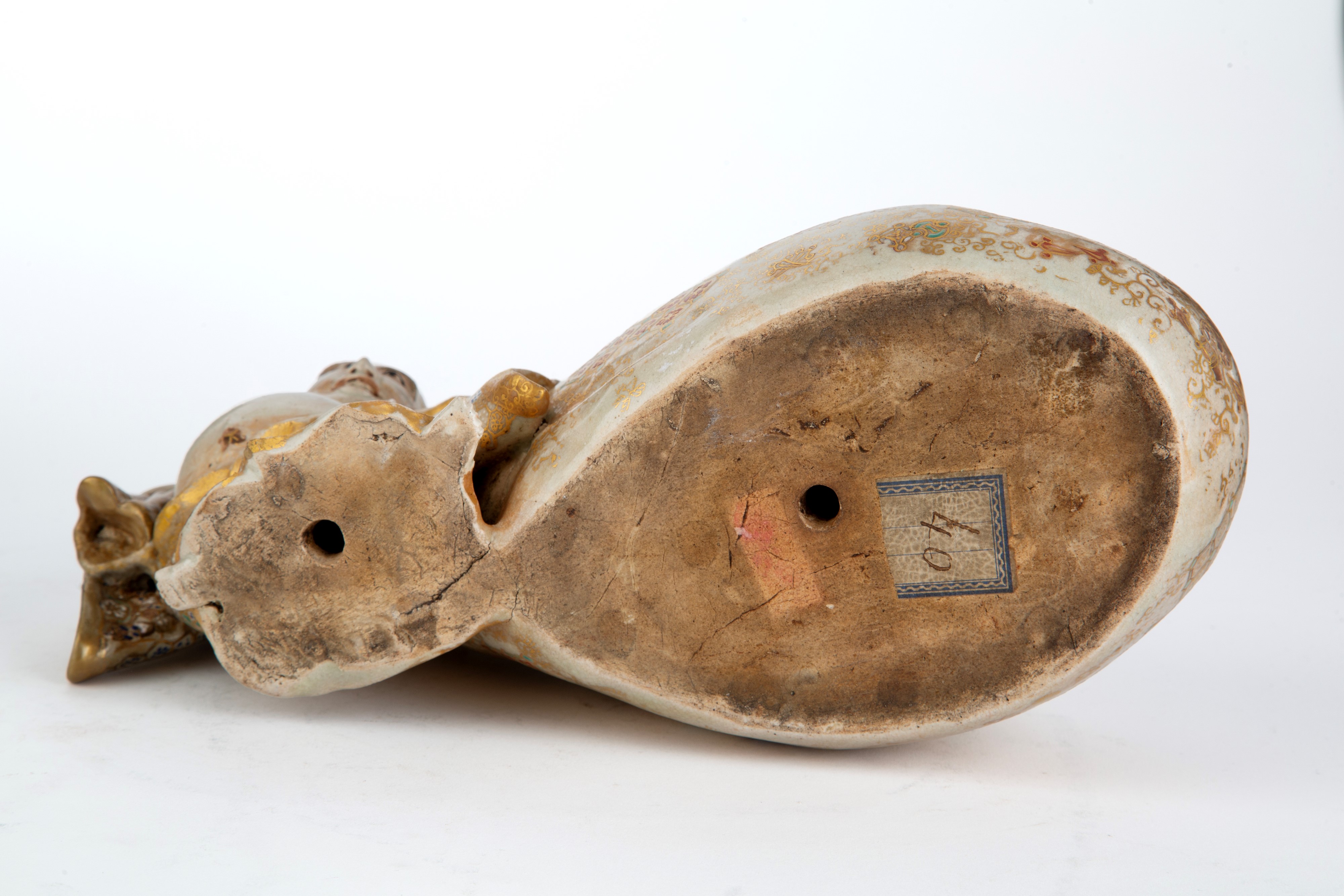 Scultura in porcellana Satsuma "HOTEI CON SACCO"