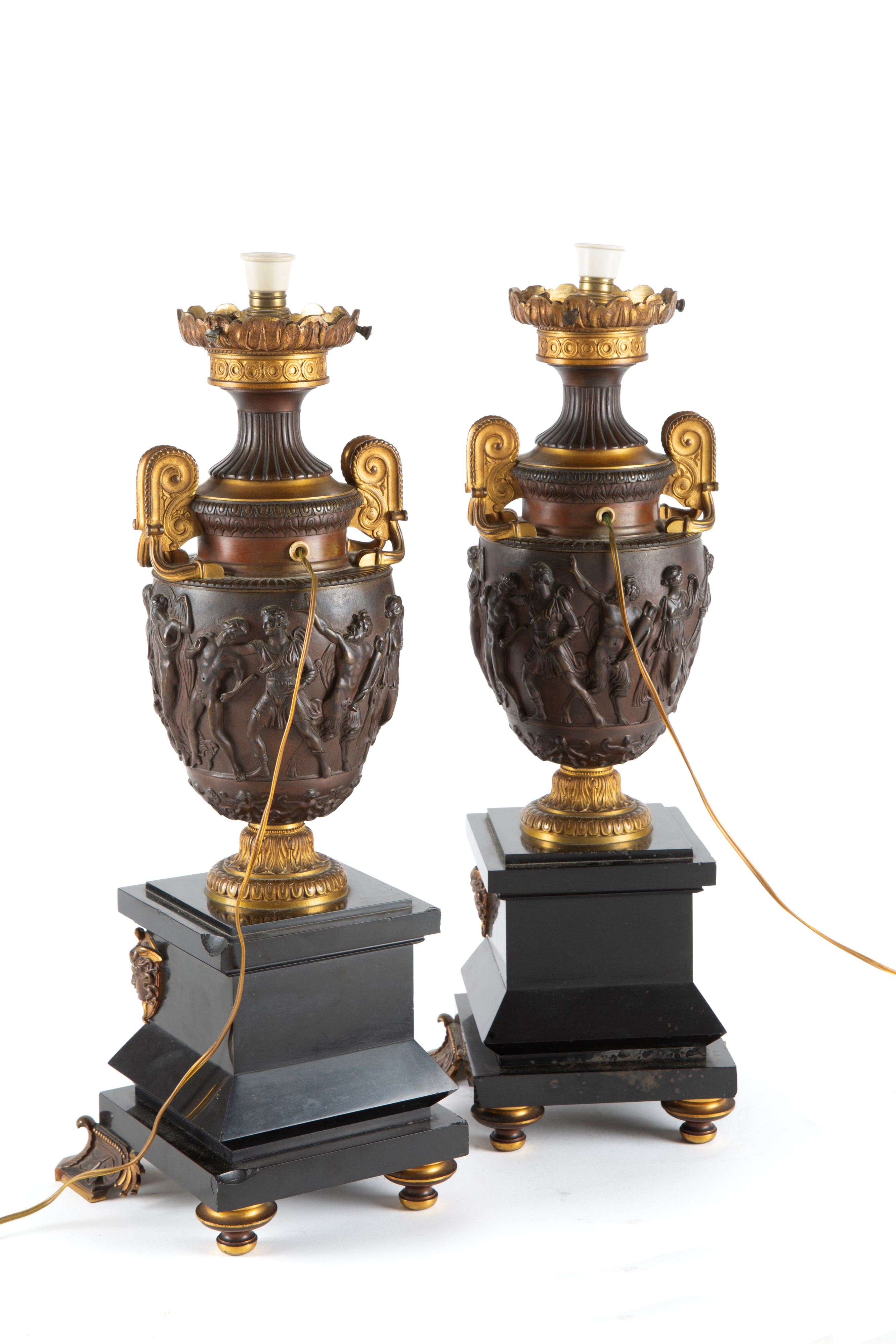 Coppia di lampade, bronzo dorato e patinato con basi in marmo Nero del Belgio e boule in vetro, X...