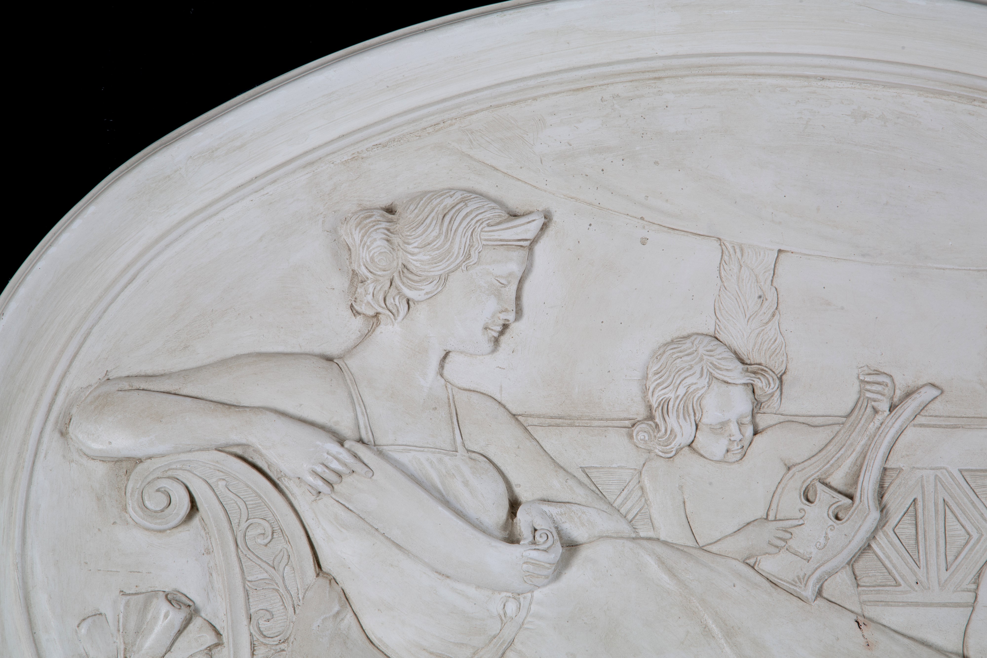Placca neoclassica in gesso, Scena neoclassica