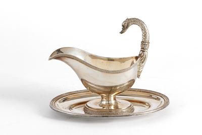 Salsiera in argento 800 battuto a mano con manico a forma di cigno, XX secolo