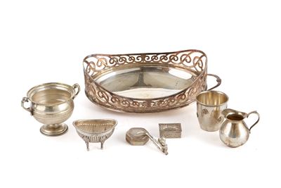 Set di otto manufatti in argento 800, XX secolo