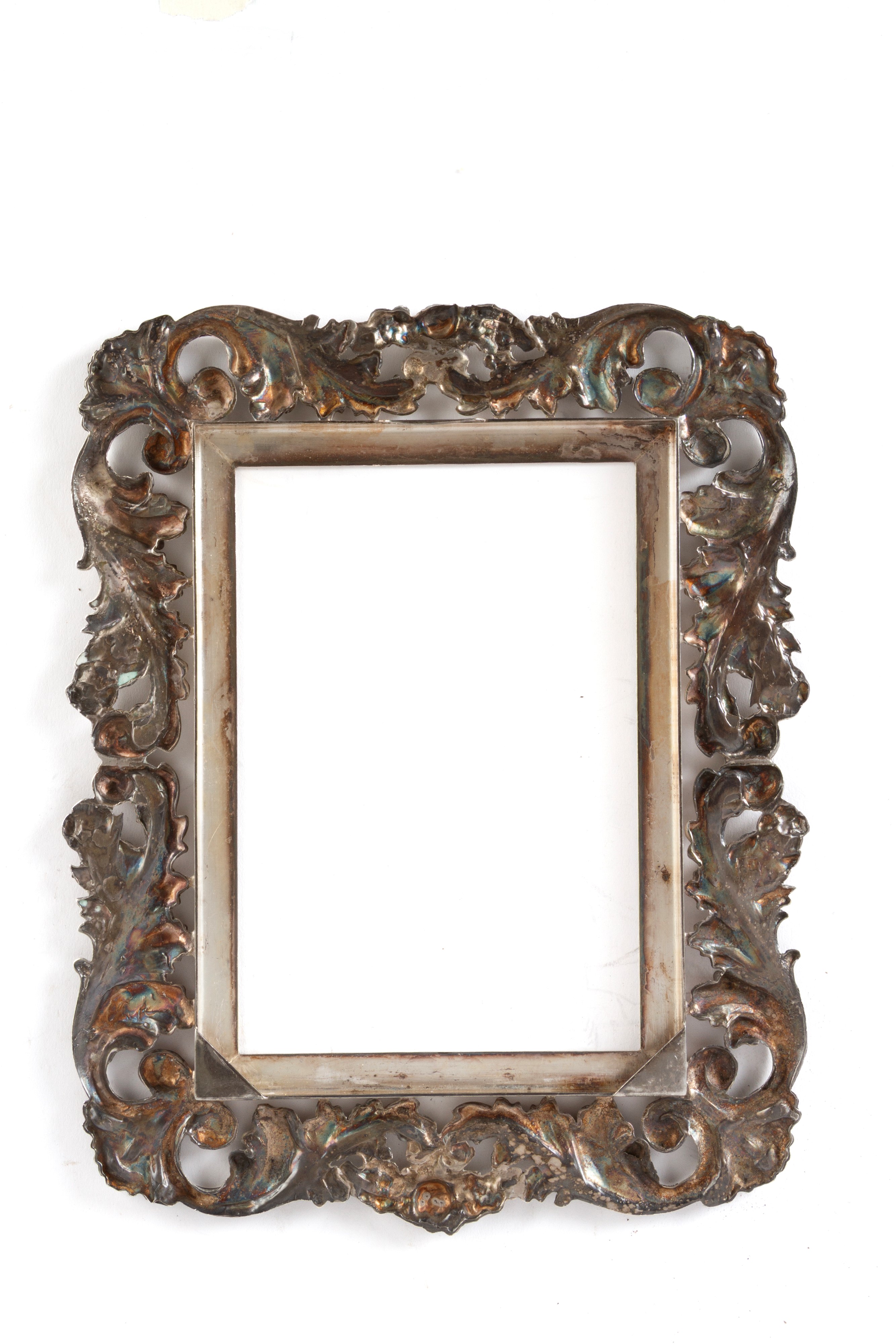 EUGENIO STANCAMPIANO, Cornice in argento 925 sbalzato e traforato