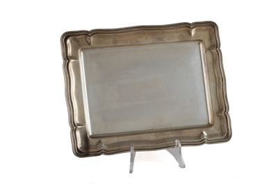 Vassoio in argento 800, XX secolo, dimensioni 30,5x23,5 cm