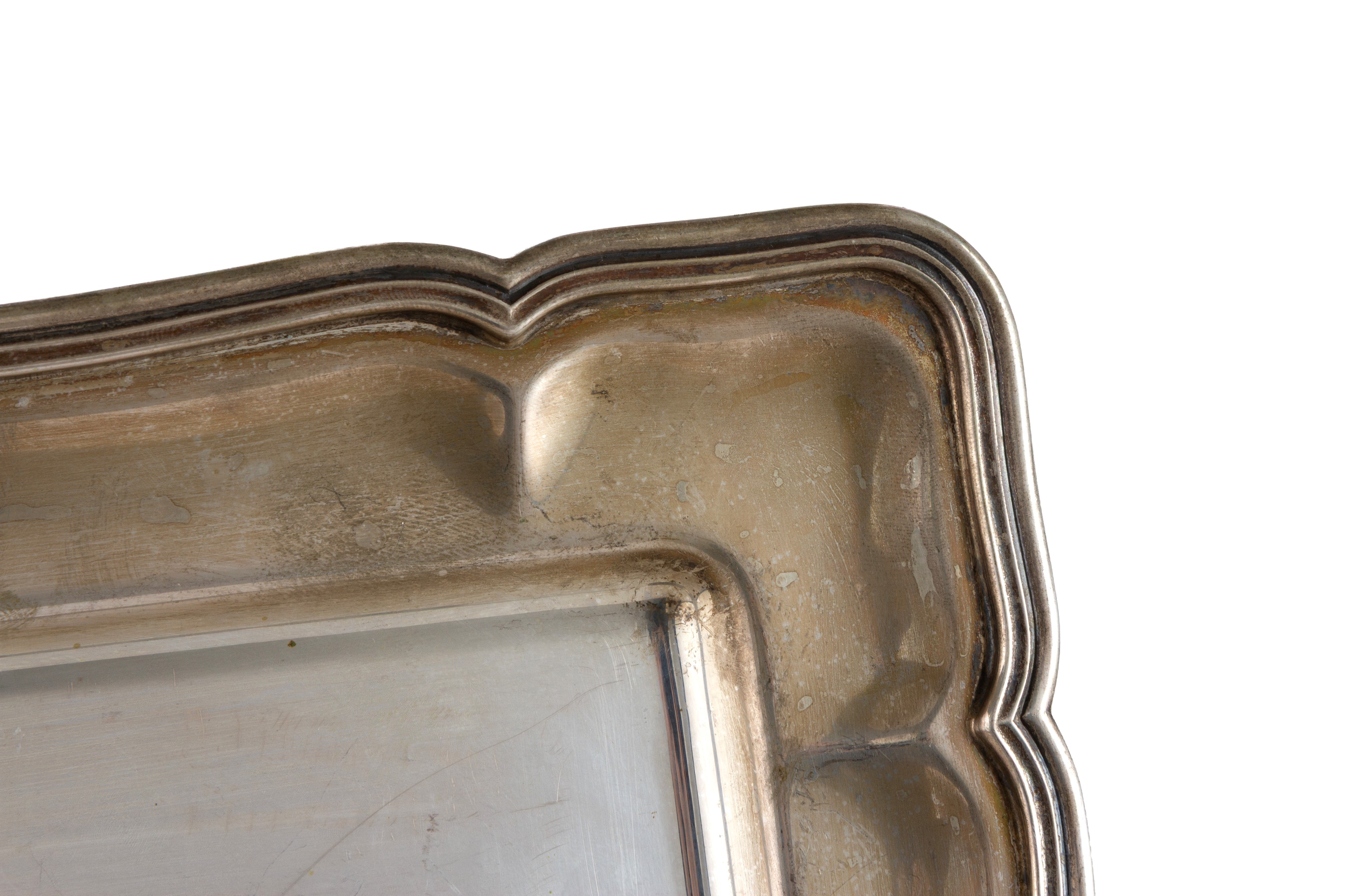 Vassoio in argento 800, XX secolo, dimensioni 30,5x23,5 cm