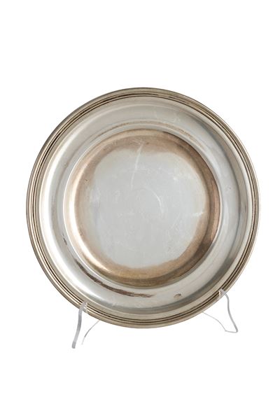 Piatto in argento 800, diametro 27,5 cm, XX secolo
