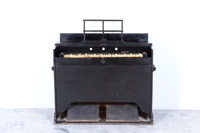Armonium, strumento musicale ad aria laccato nero, XIX secolo