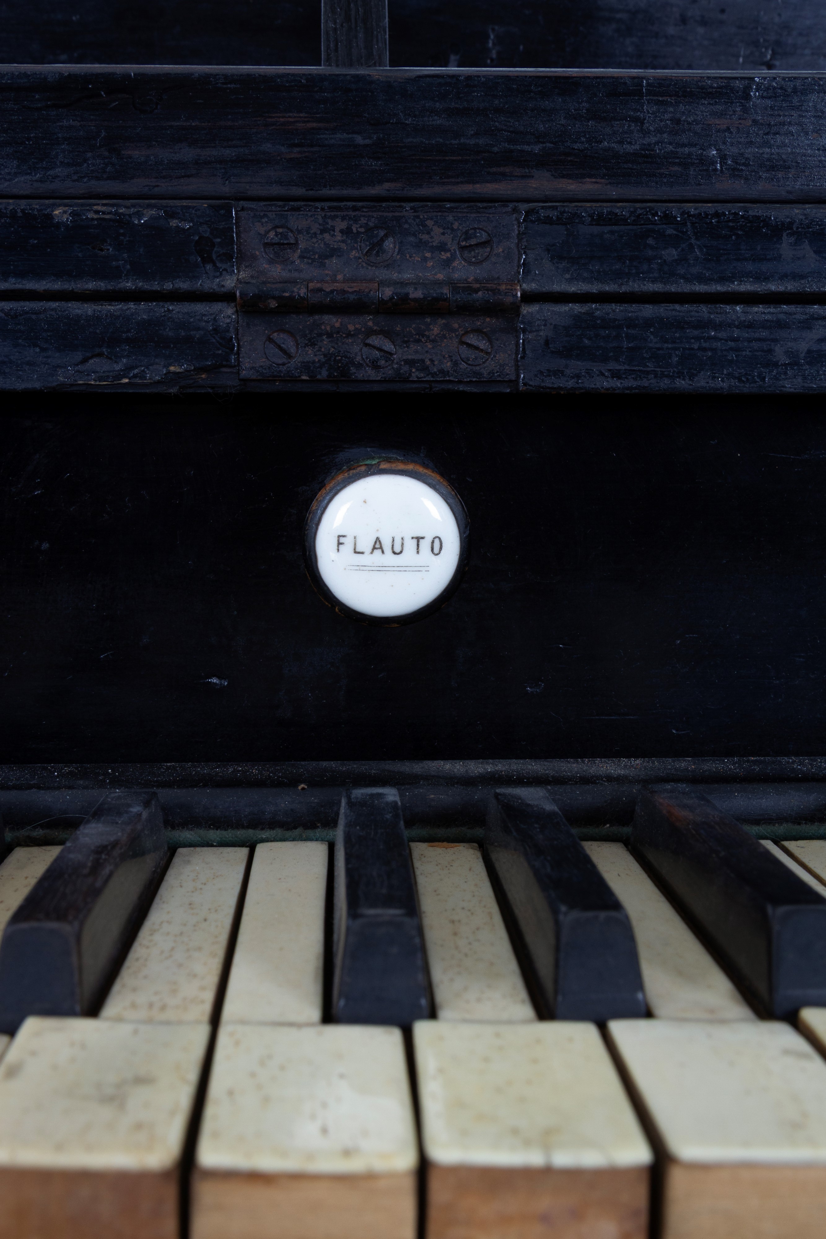 Armonium, strumento musicale ad aria laccato nero, XIX secolo