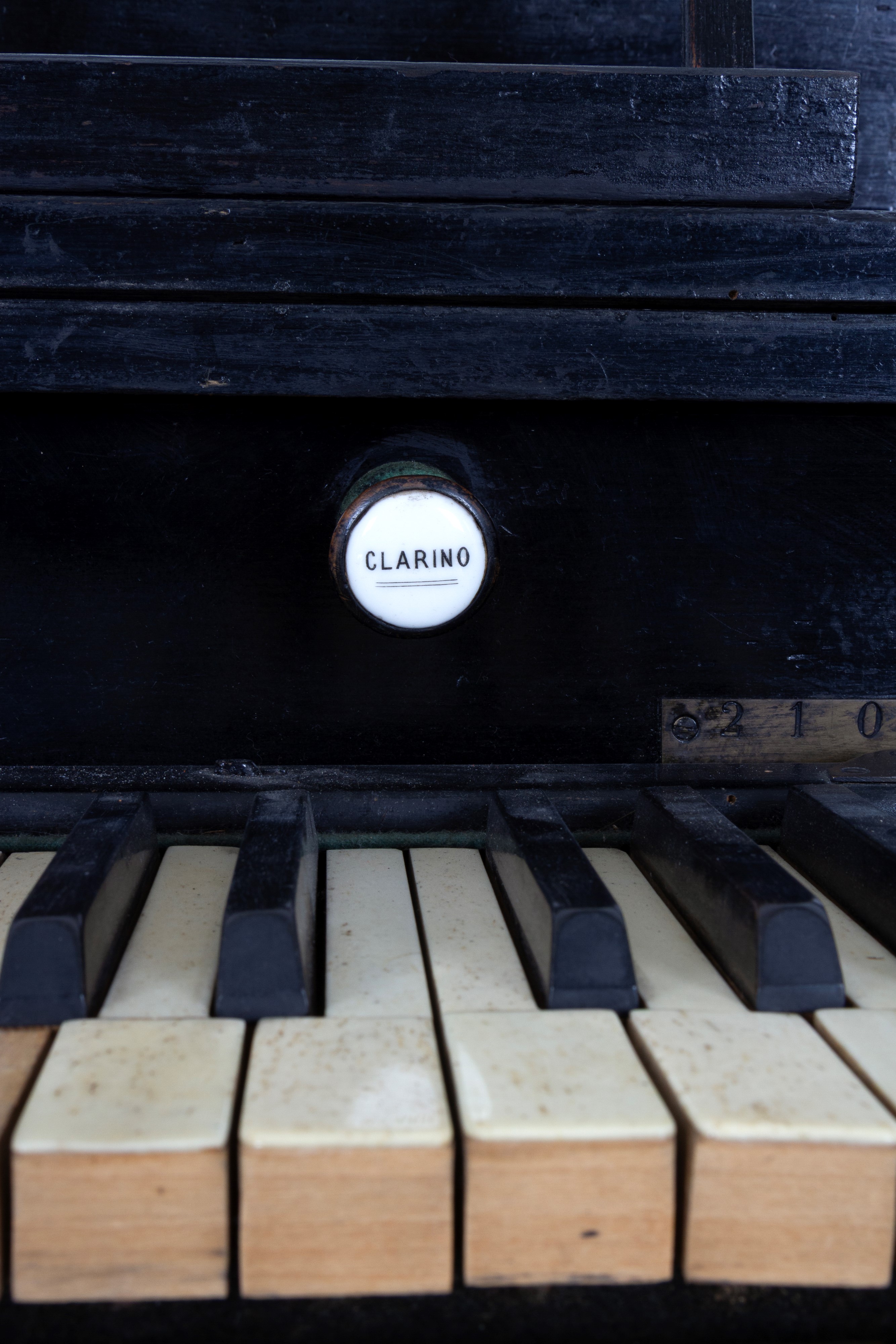 Armonium, strumento musicale ad aria laccato nero, XIX secolo