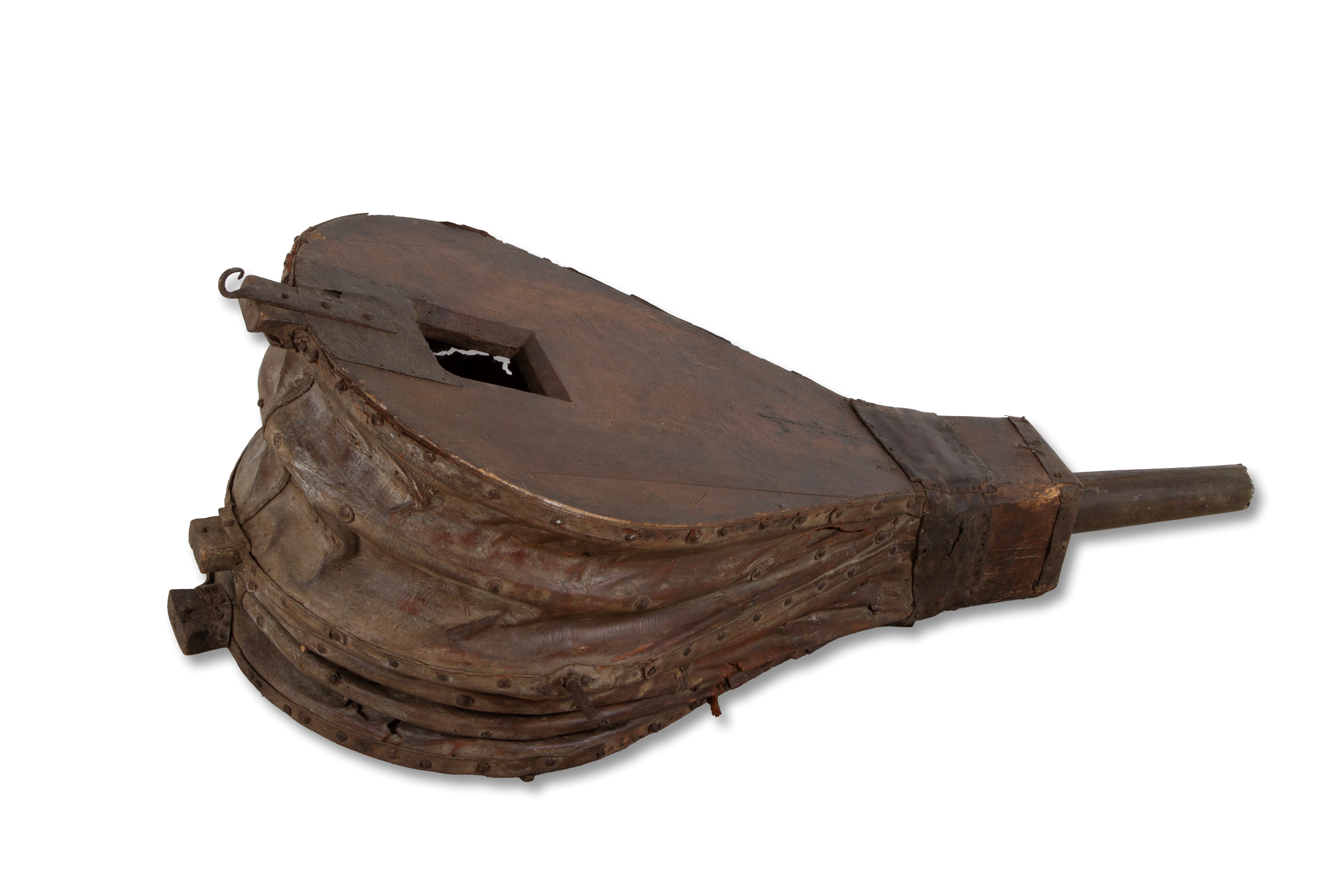 Soffione da camino, legno di noce e pelle, XVII secolo
