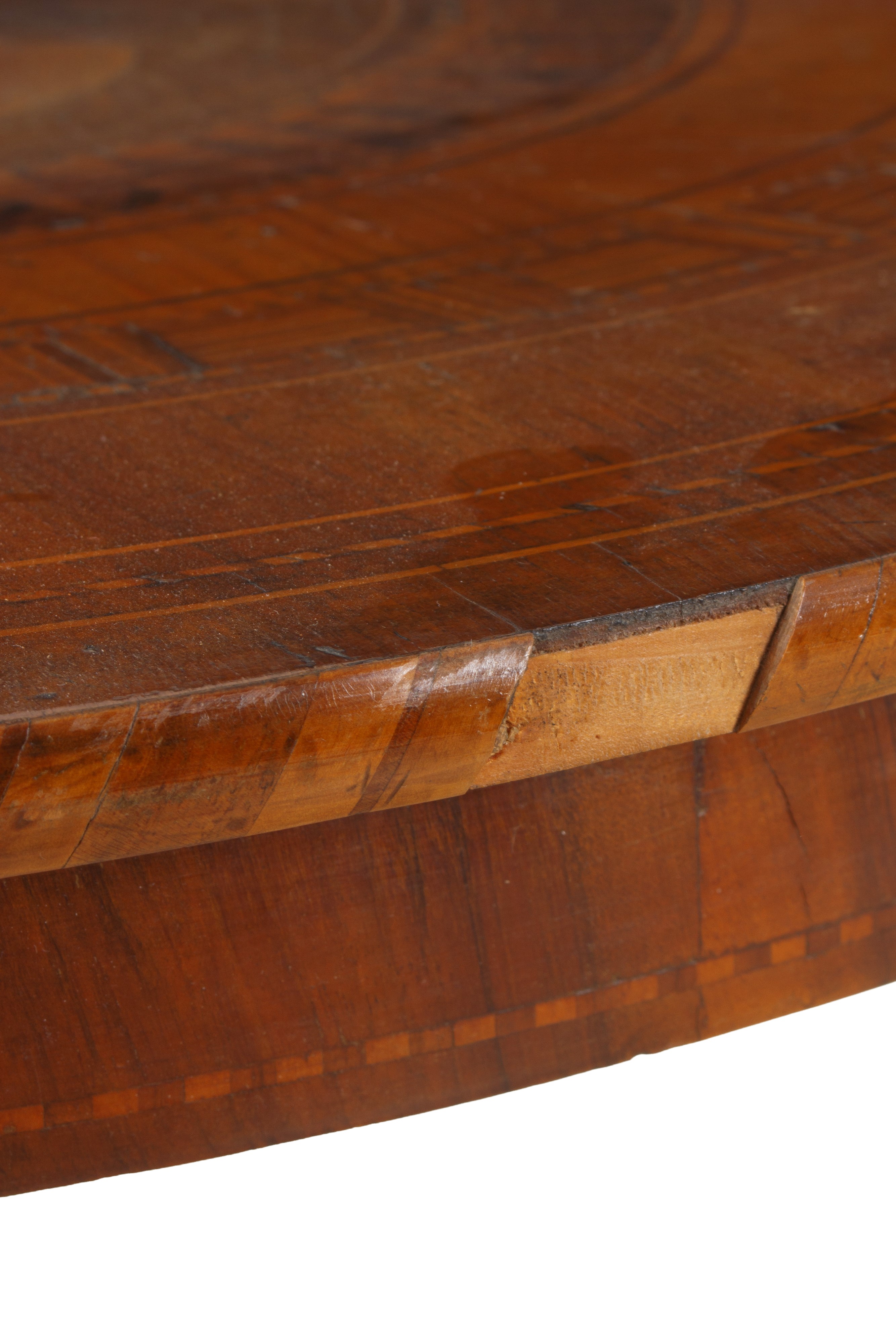 Tavolino intarsiato con San Giorgio, legno, Italia meridionale, XIX secolo