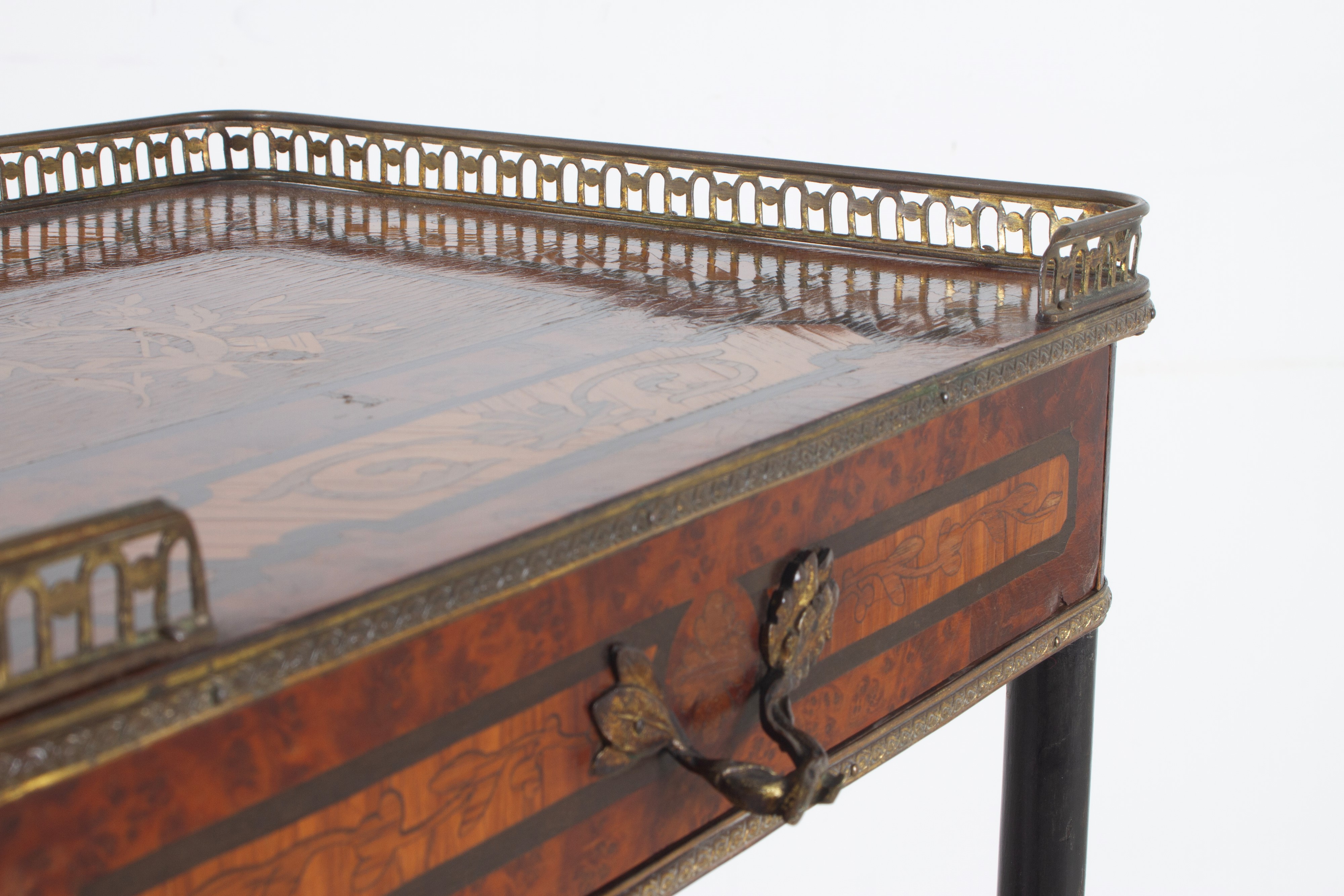 Etagere, legno intarsiato con finiture in bronzo, XIX secolo