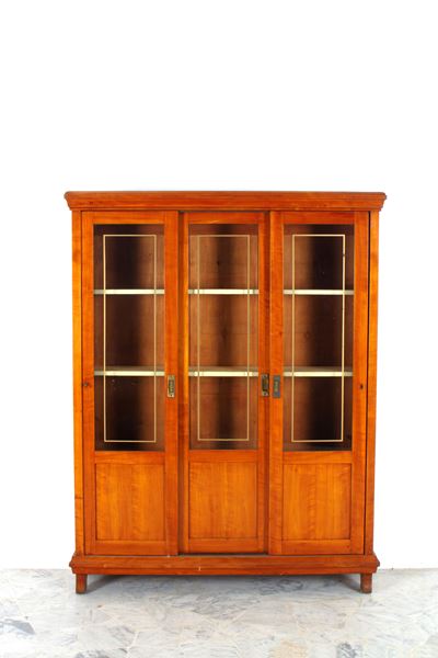 Vetrina in legno, tre ante scorrevoli, Inizi XX secolo