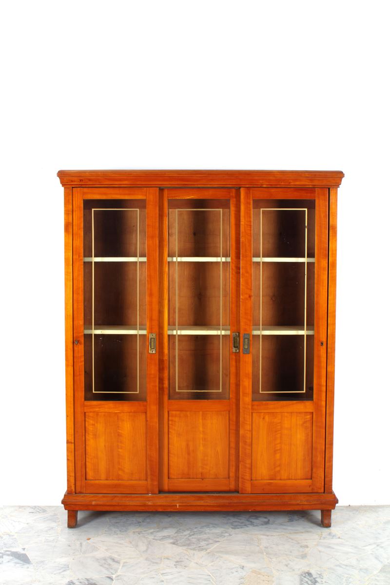 Vetrina in legno, tre ante scorrevoli, Inizi XX secolo