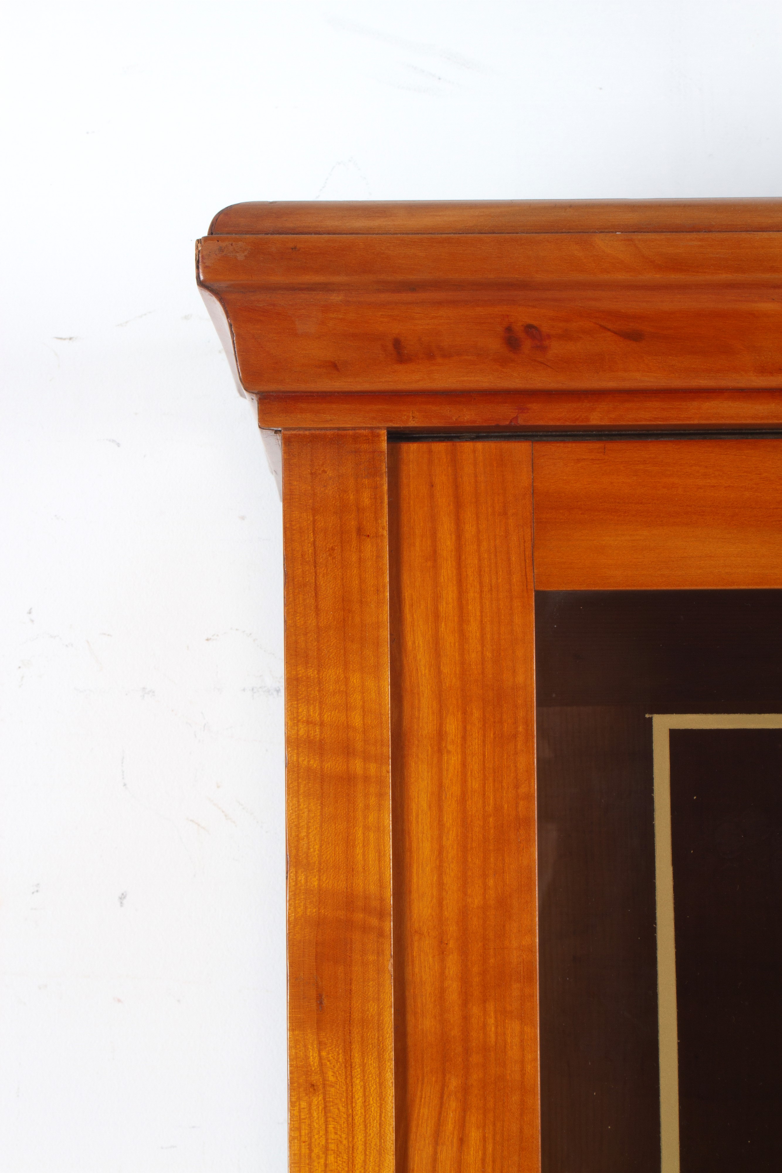 Vetrina in legno, tre ante scorrevoli, Inizi XX secolo