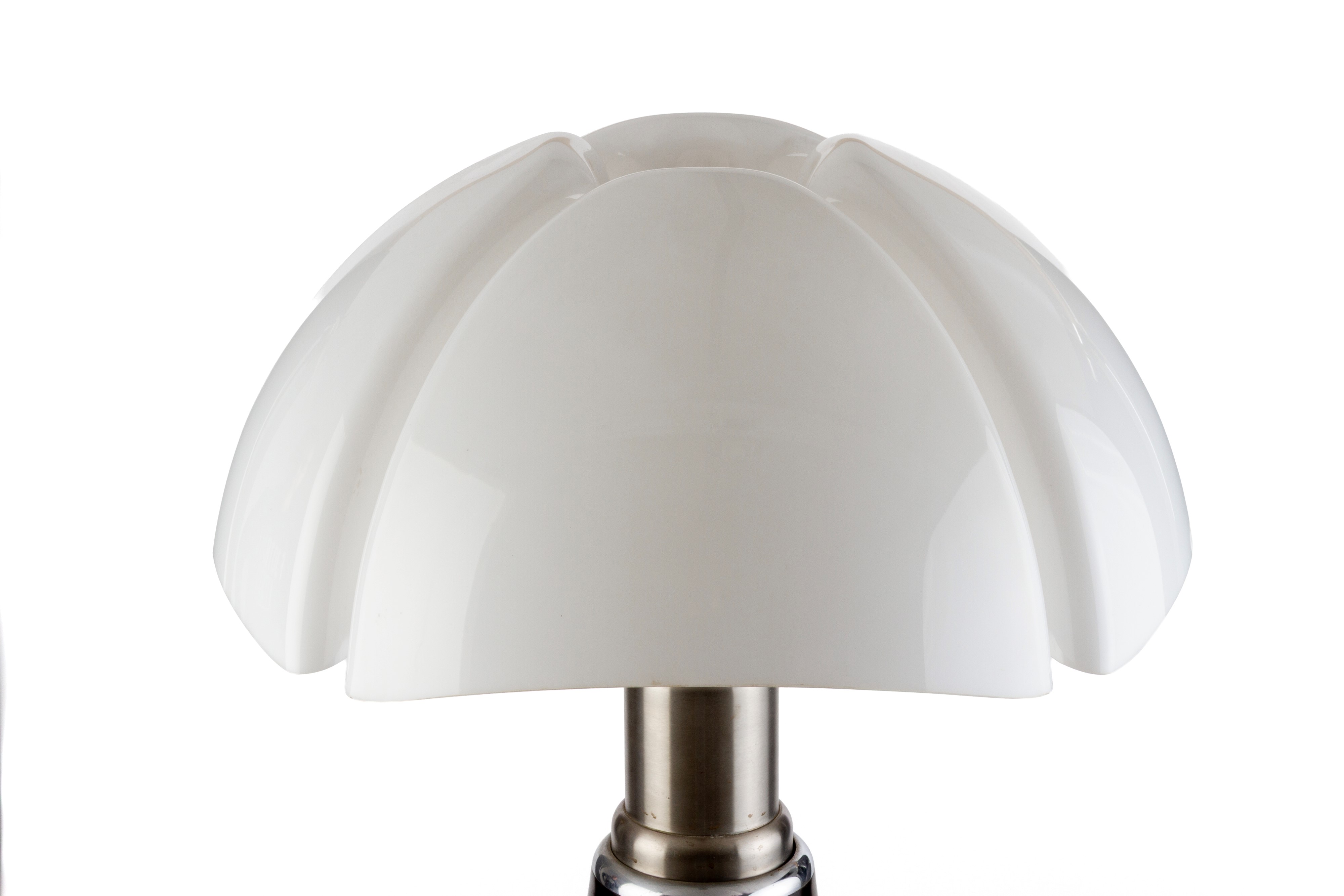 Gae Aulenti - Lampada Pipistrello modello 620, metallo cromato e diffusore in plastica