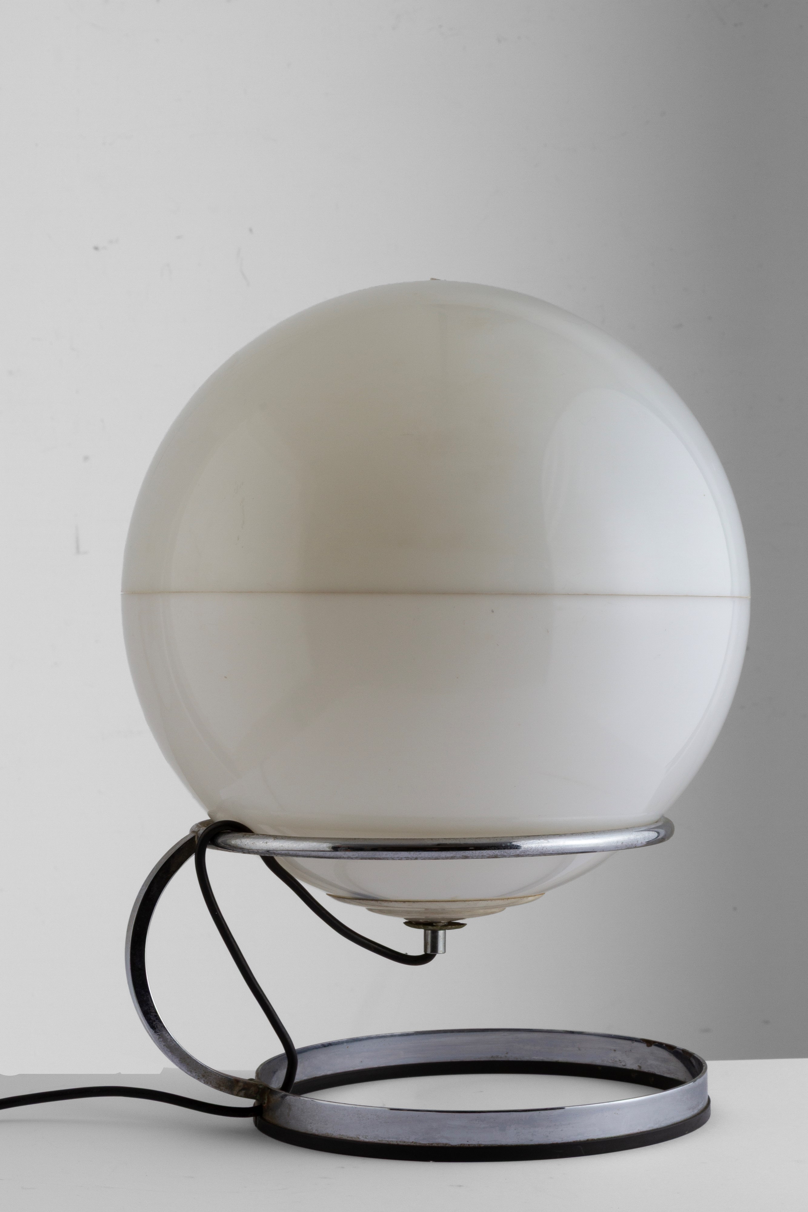 RAAK, Lampada da tavolo Saturnus in metallo cromato e plastica
