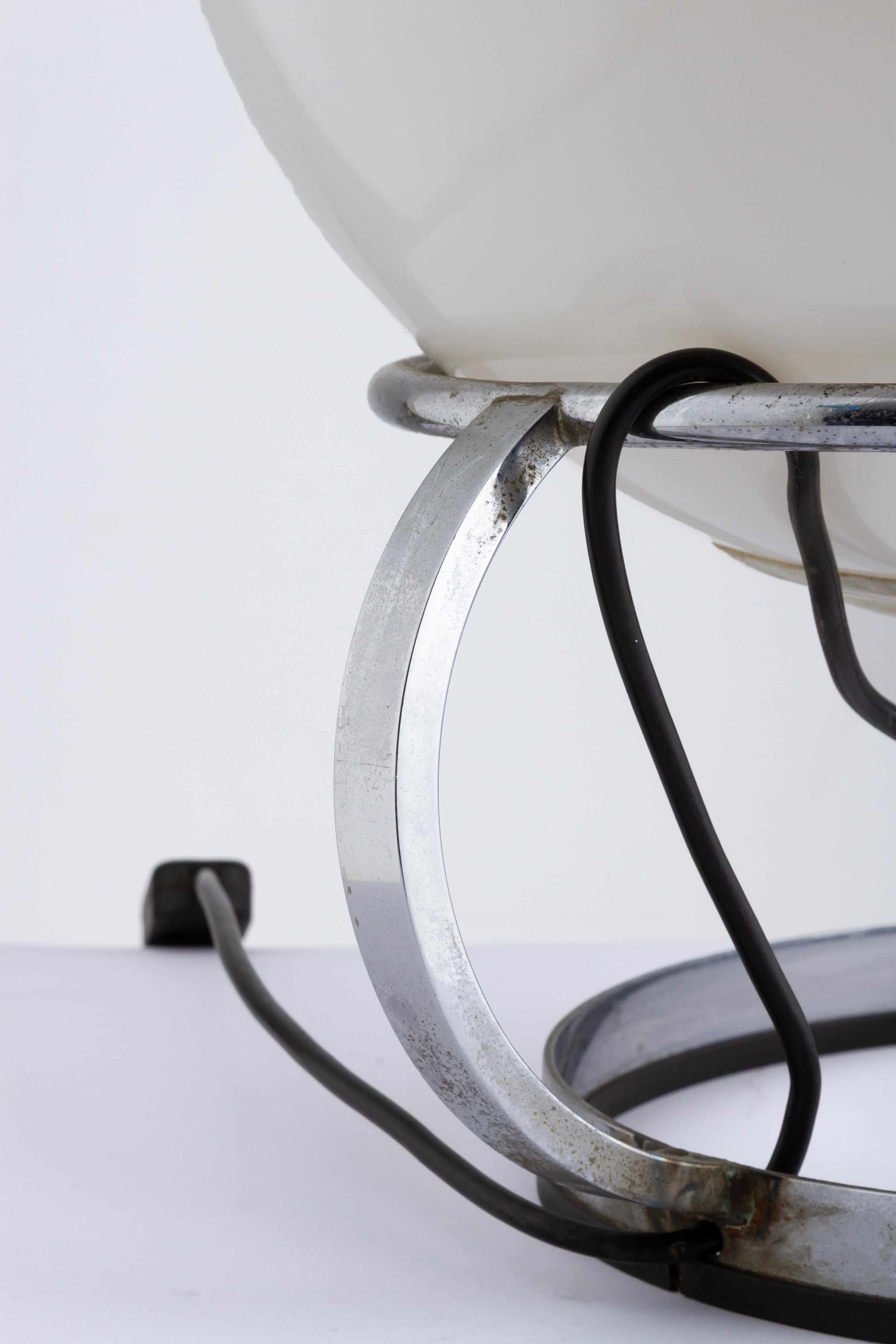 RAAK, Lampada da tavolo Saturnus in metallo cromato e plastica
