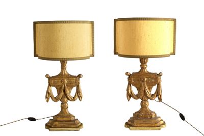 Coppia di fregi montati a lampada in legno dorato, fine XVIII secolo
