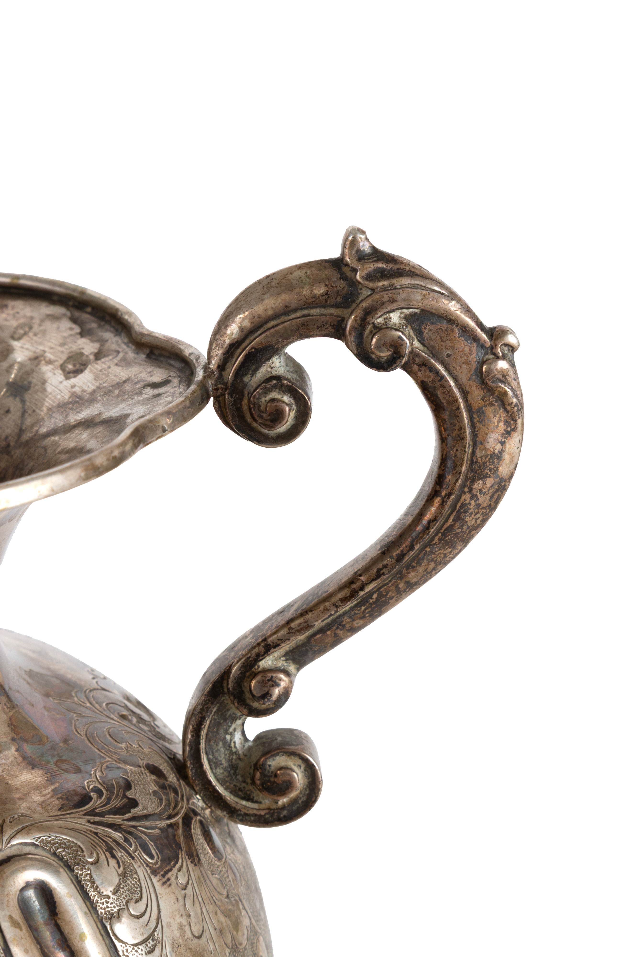 Vaso in argento 800, sbalzato e cesellato, XIX secolo