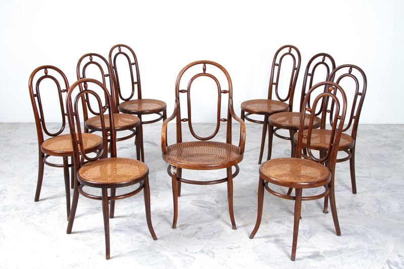 Thonet, Set di otto sedie e una poltrona in legno curvato con sedute in paglia di Vienna