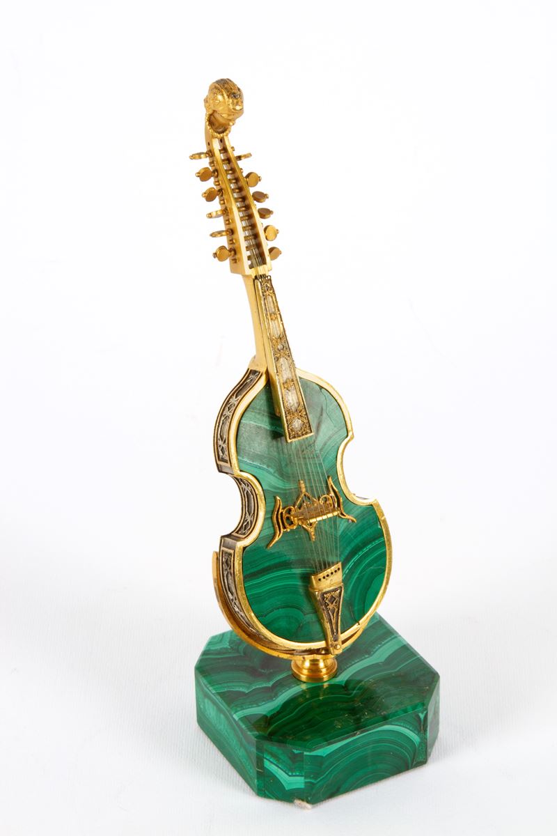 Modellino di viola da gamba in malachite e argento, XX secolo