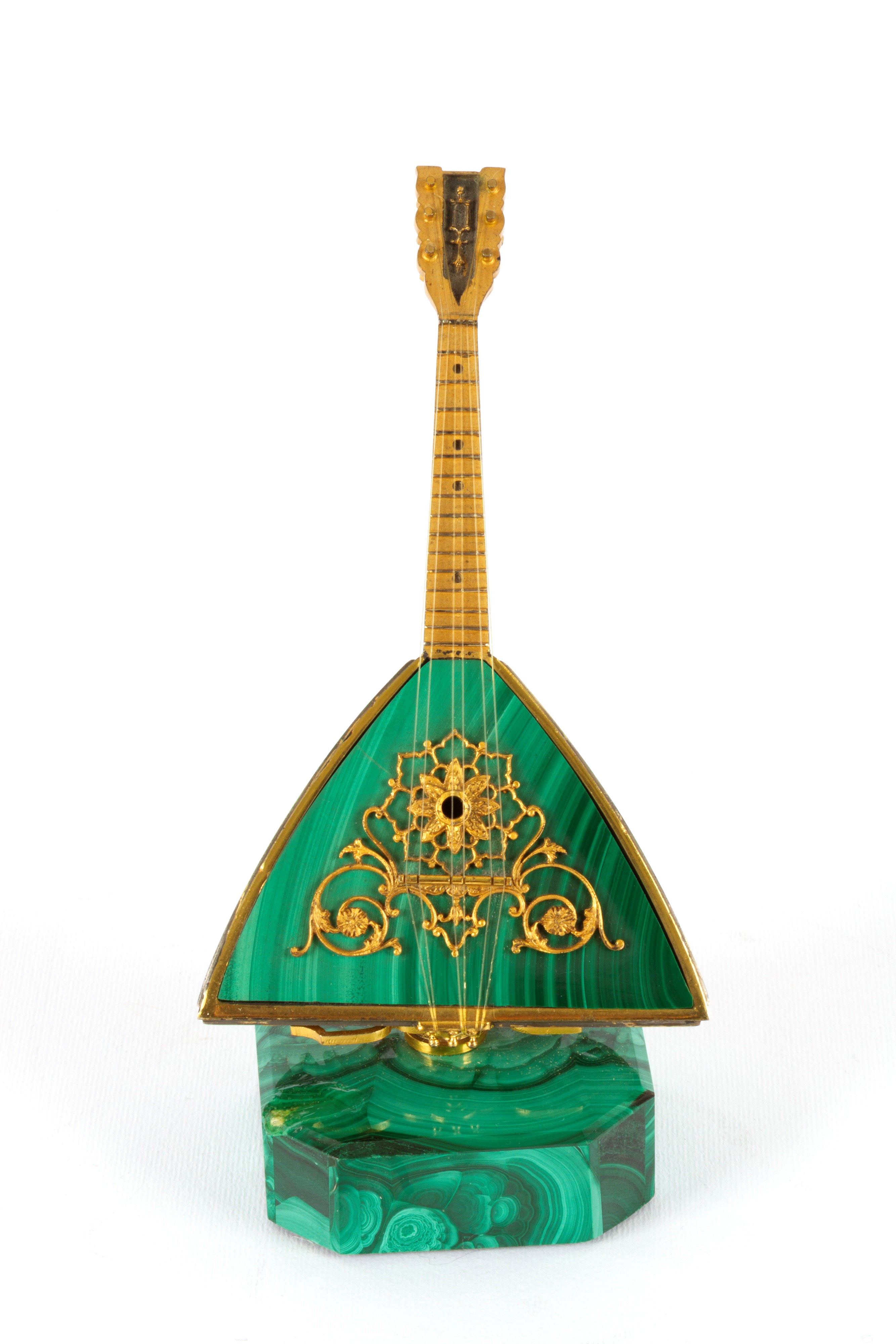 Modellino di balalaika in malachite e argento, XX secolo