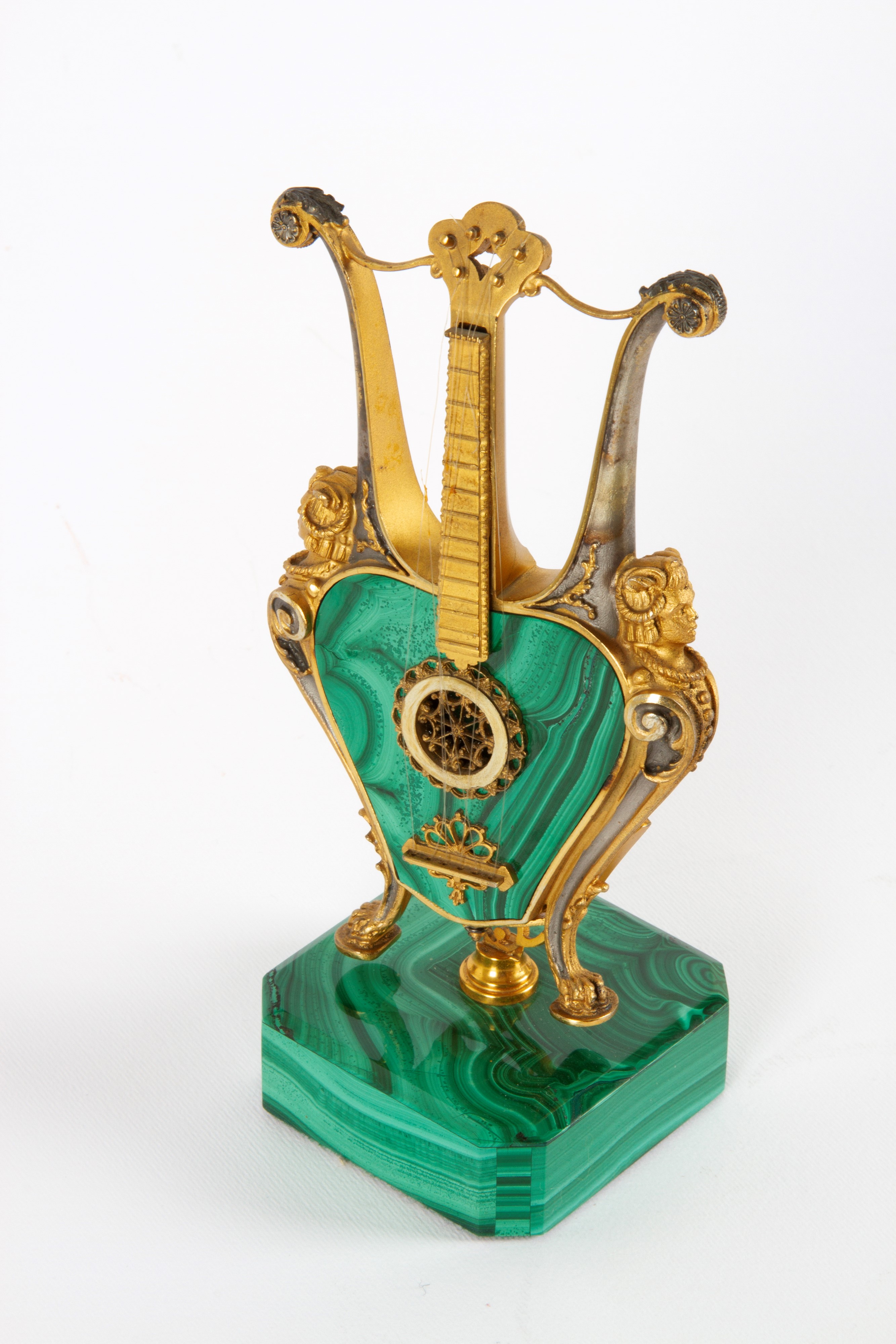 Modellino di cetra in malachite e argento, XX secolo