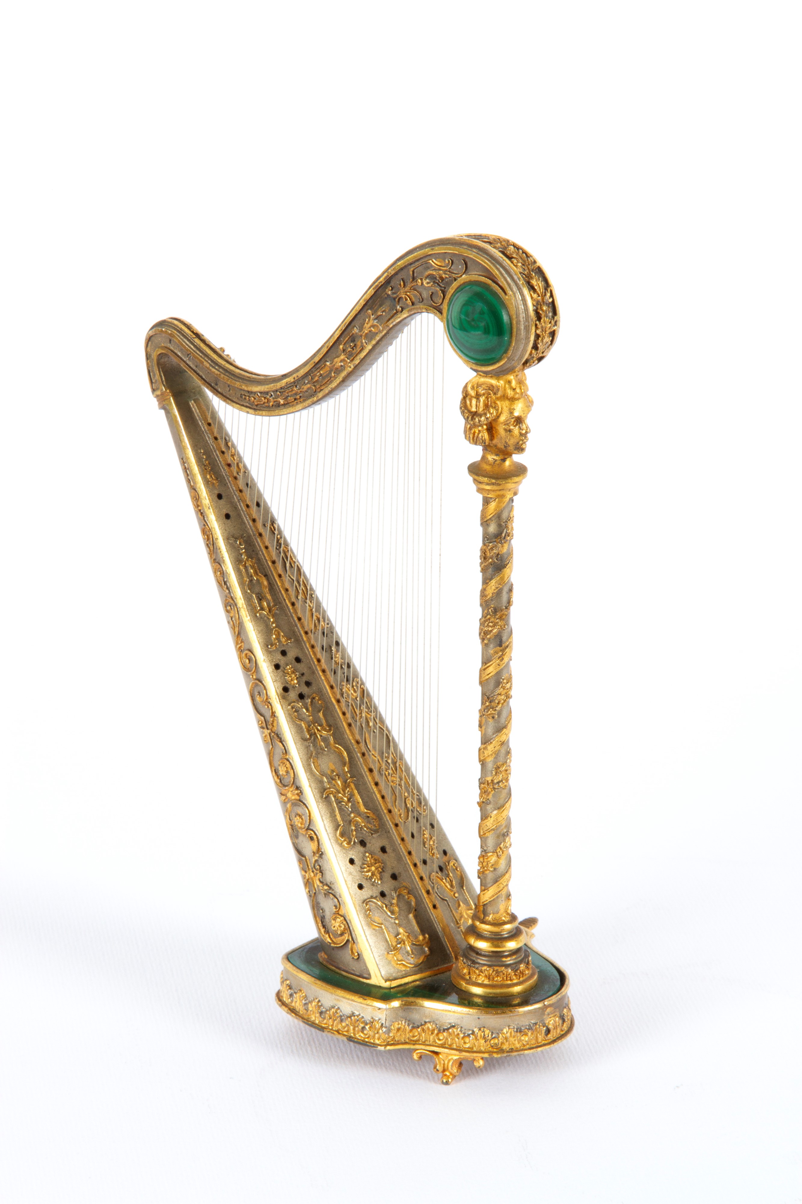 Modellino di arpa in malachite e argento cesellato, XX secolo