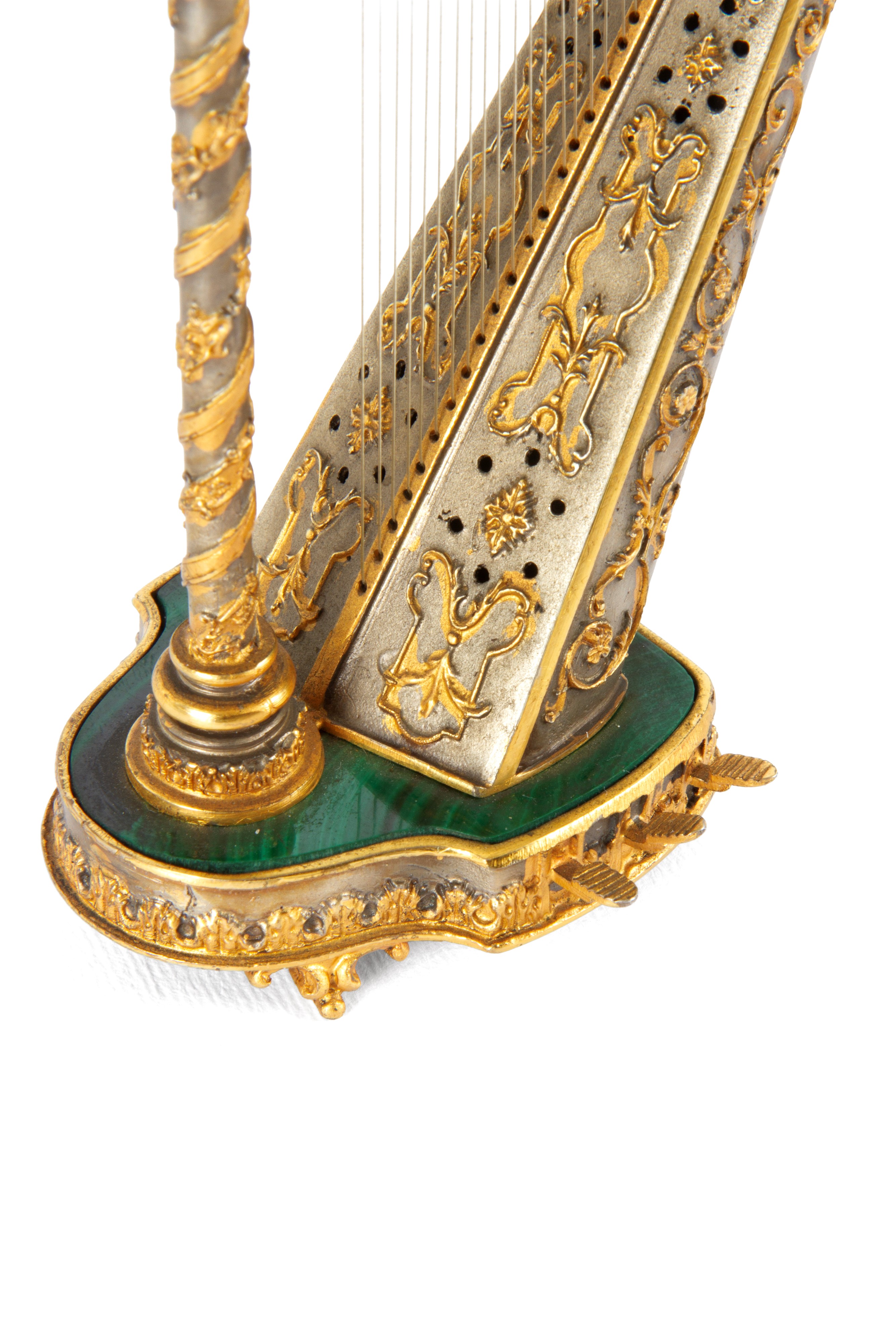 Modellino di arpa in malachite e argento cesellato, XX secolo