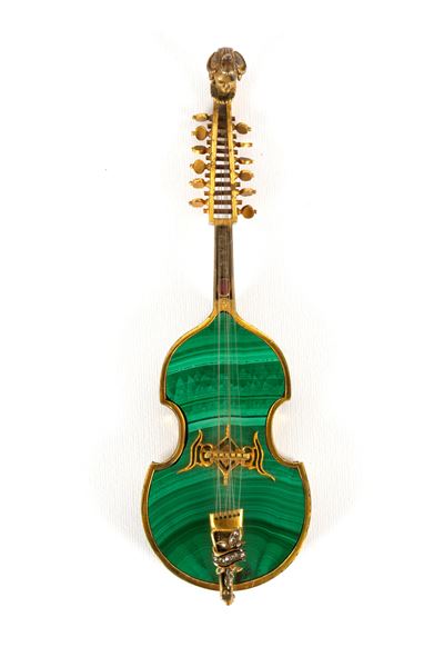 Modellino di viola da gamba in malachite e argento, XX secolo