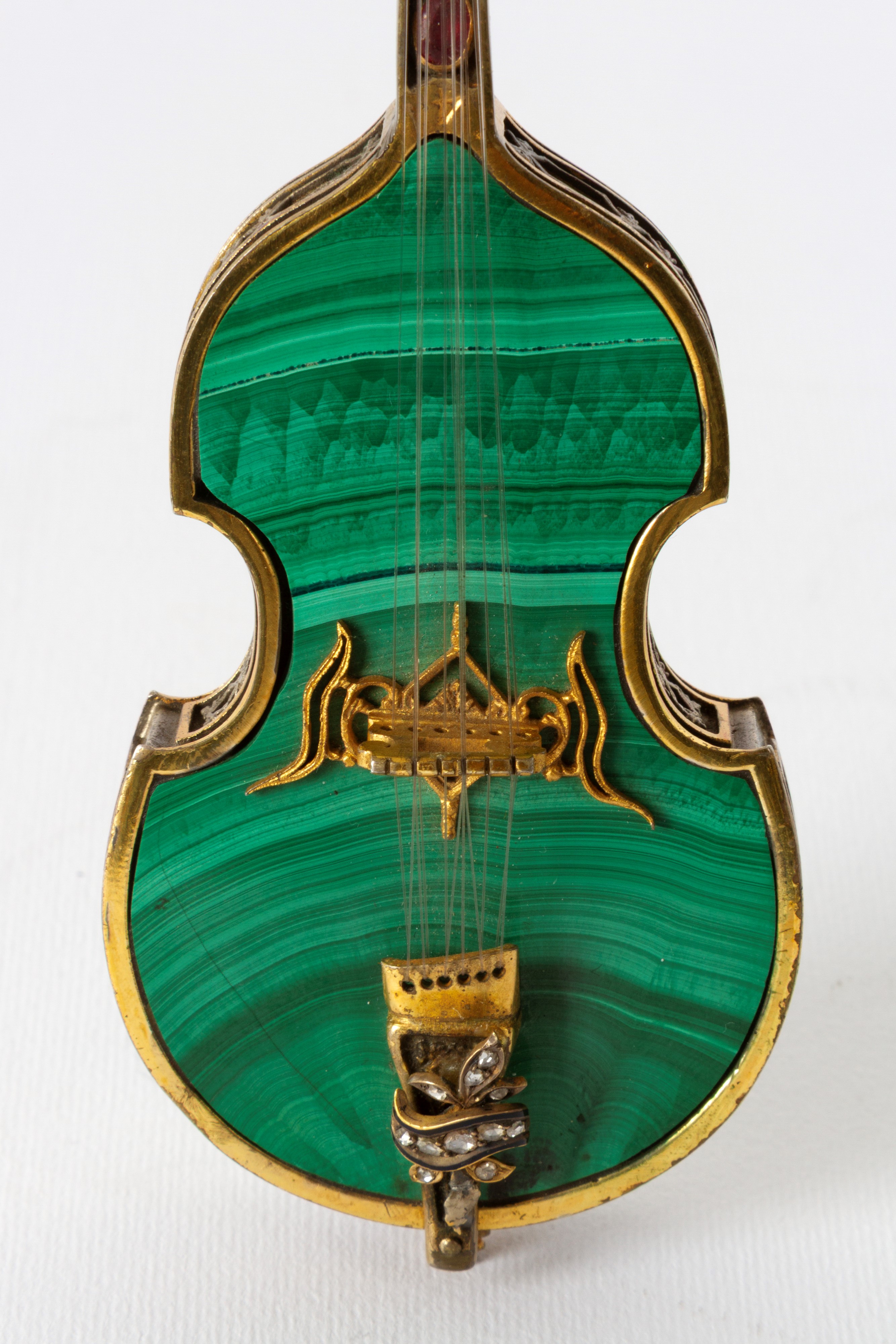 Modellino di viola da gamba in malachite e argento, XX secolo