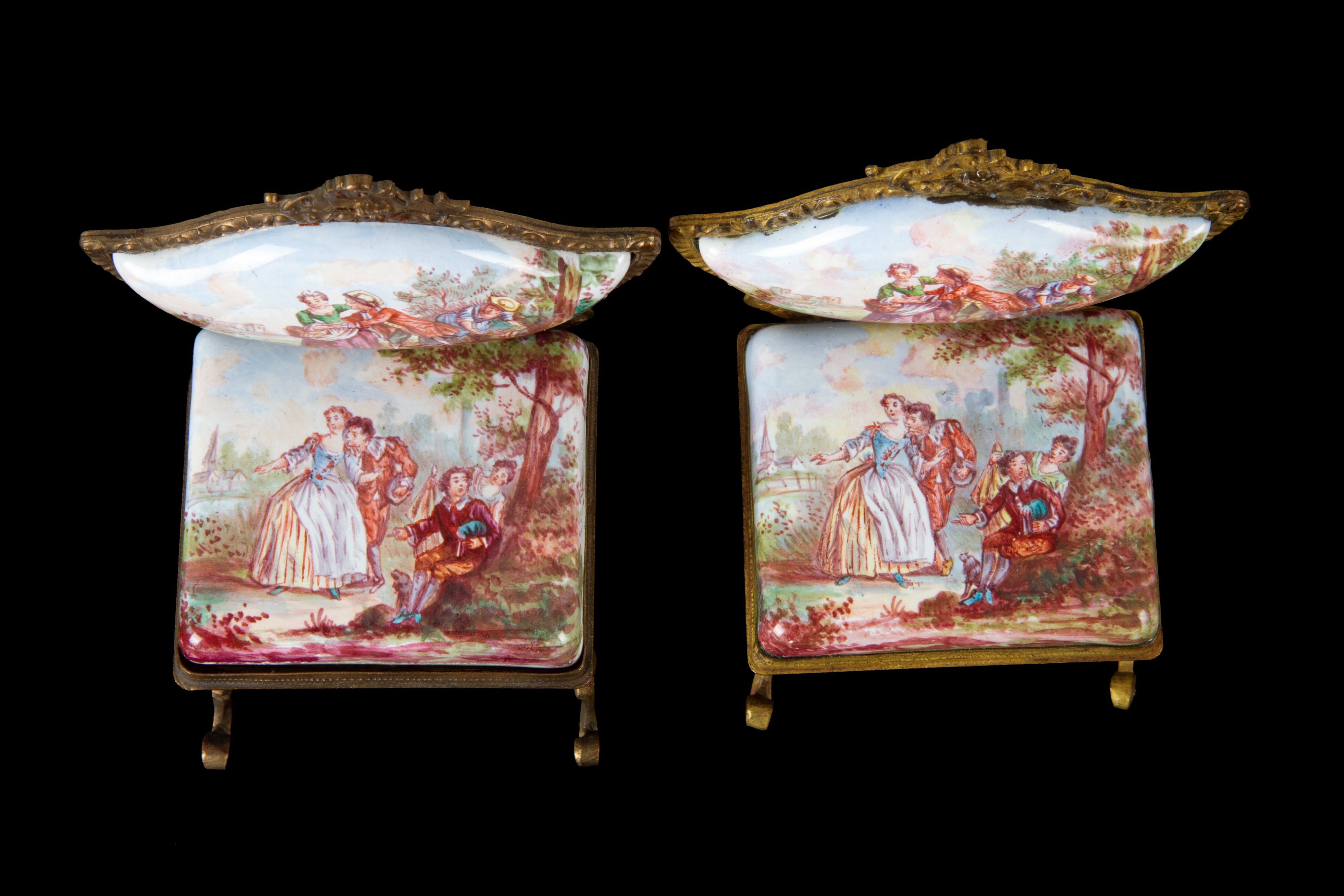 Due modellini di sedie in ottone